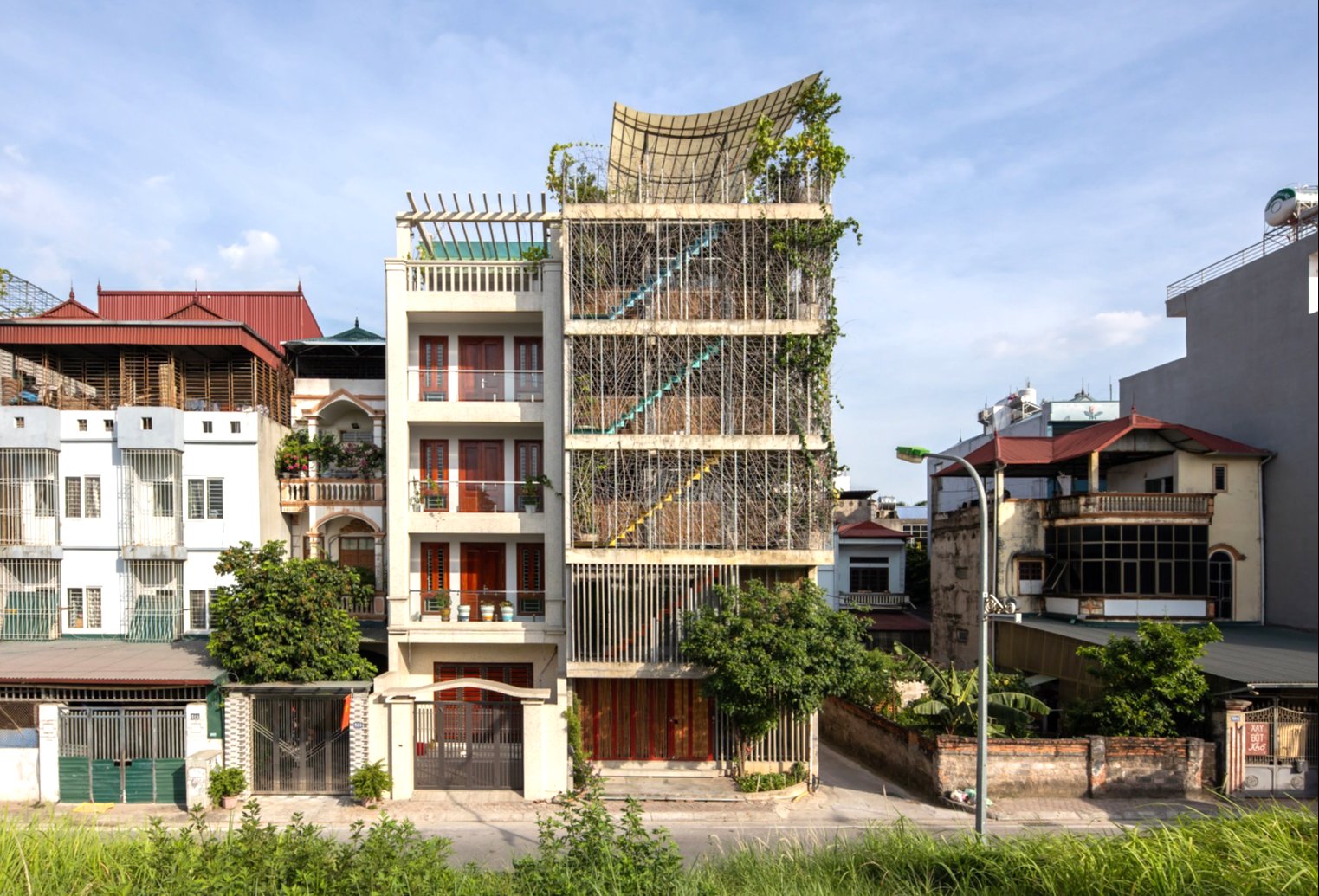 Làm mát công trình với tư duy thiết kế tích hợp- Ảnh 3. C:\Users\HP\Downloads\V-arch trả lời báo xây dựng - 01.11.2025\V-arch trả lời báo xây dựng - 01.11.2025\ảnh công trình\GI HOUSE - 01.jpg