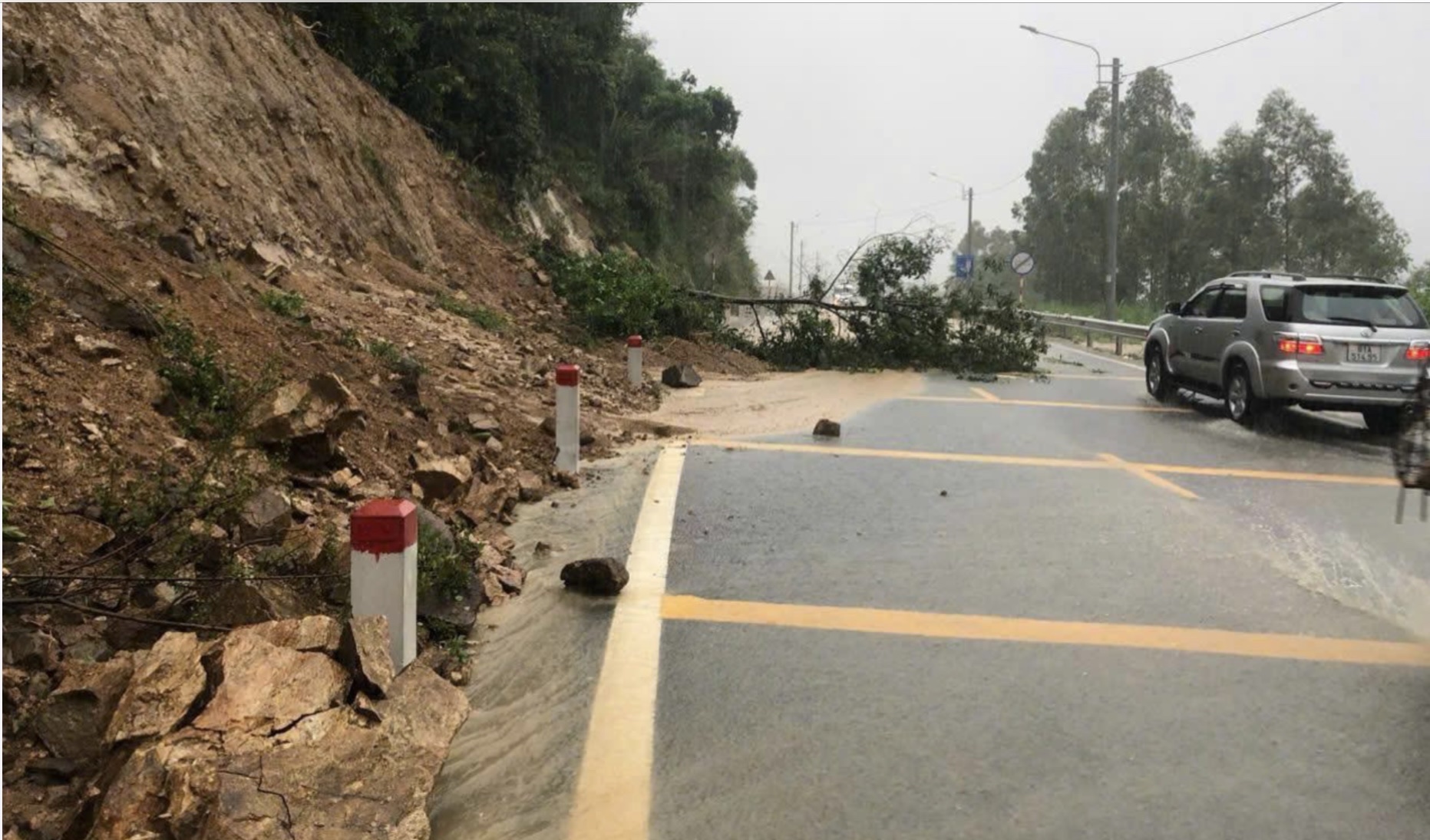 Chủ tịch Gia Lai: Cách chức lãnh đạo xã, phường nếu chủ quan để xảy ra tai nạn mùa mưa bão- Ảnh 4. Chủ tịch Gia Lai: Cách chức lãnh đạo xã, phường nếu chủ quan để xảy ra tai nạn mùa mưa bão- Ảnh 4.