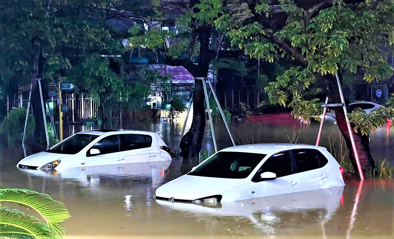 Gara ô tô quá tải nhận xe ngập nước, thủy kích- Ảnh 4.