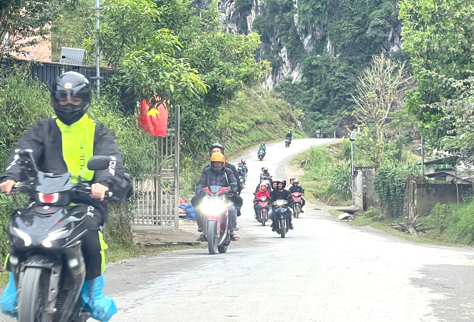 CSGT Tuyên Quang đảm bảo ATGT cho du khách mùa tam giác mạch- Ảnh 7.