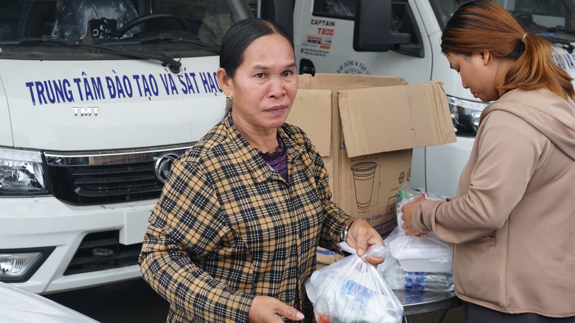 Gia Lai: Hơn 400 học viên vùng biên được đưa đón, phát cơm miễn phí khi sát hạch GPLX- Ảnh 10. Gia Lai: Hơn 400 học viên vùng biên được đưa đón, phát cơm miễn phí khi sát hạch GPLX- Ảnh 10.