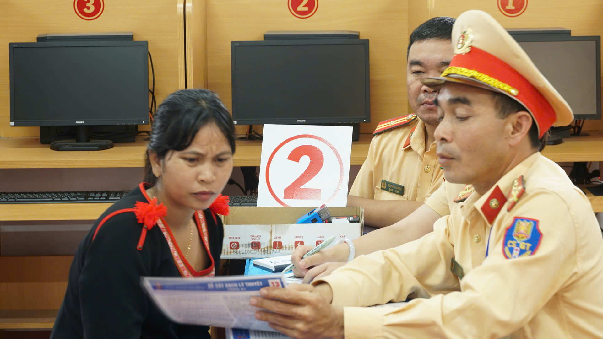 Gia Lai: Hơn 400 học viên vùng biên được đưa đón, phát cơm miễn phí khi sát hạch GPLX- Ảnh 5. Gia Lai: Hơn 400 học viên vùng biên được đưa đón, phát cơm miễn phí khi sát hạch GPLX- Ảnh 5.