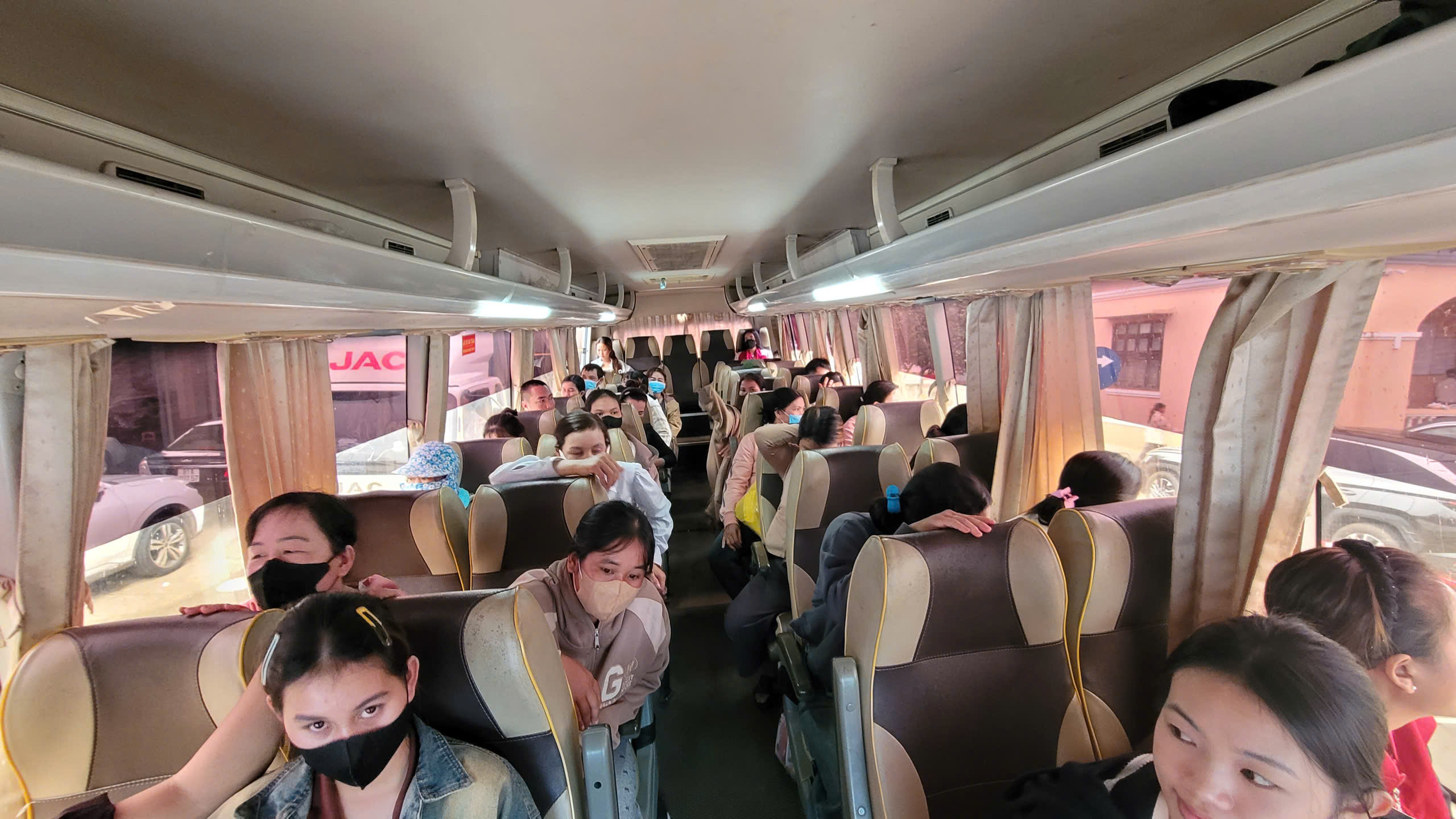 Gia Lai: Hơn 400 học viên vùng biên được đưa đón, phát cơm miễn phí khi sát hạch GPLX- Ảnh 3. Gia Lai: Hơn 400 học viên vùng biên được đưa đón, phát cơm miễn phí khi sát hạch GPLX- Ảnh 3.