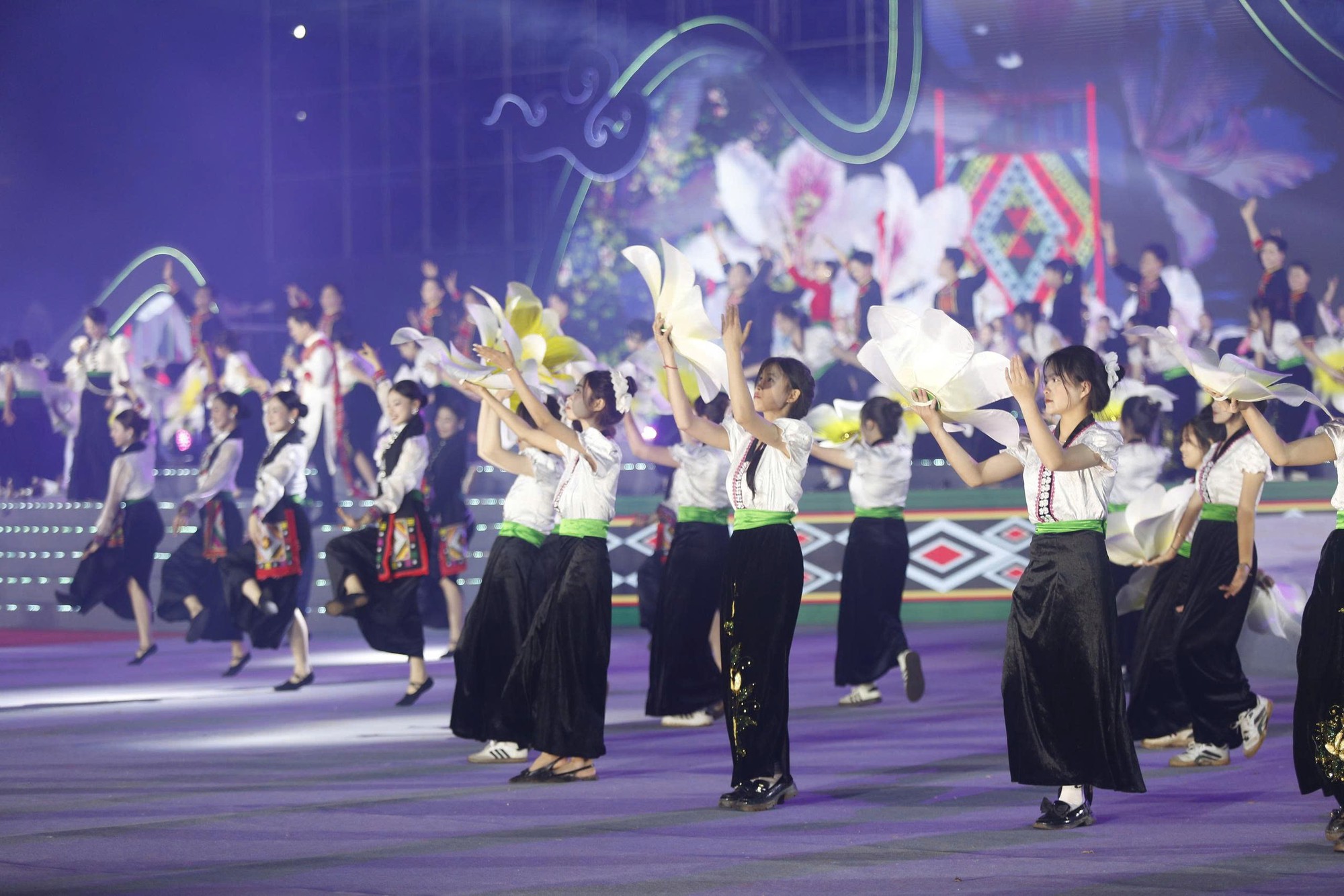 Festival Sông Hồng - Lào Cai "nơi con sông Hồng chảy vào đất Việt"- Ảnh 5.