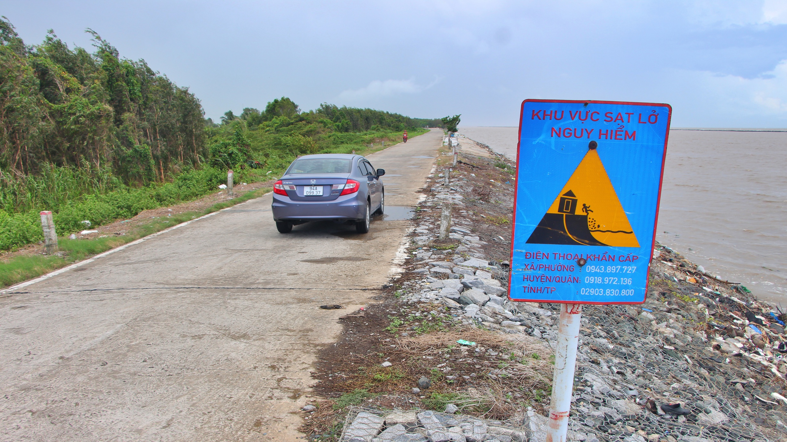 Cà Mau: Chuyển mục đích sử dụng hơn 21ha rừng xây dựng đê biển Tây, kè chống sạt lở- Ảnh 1.