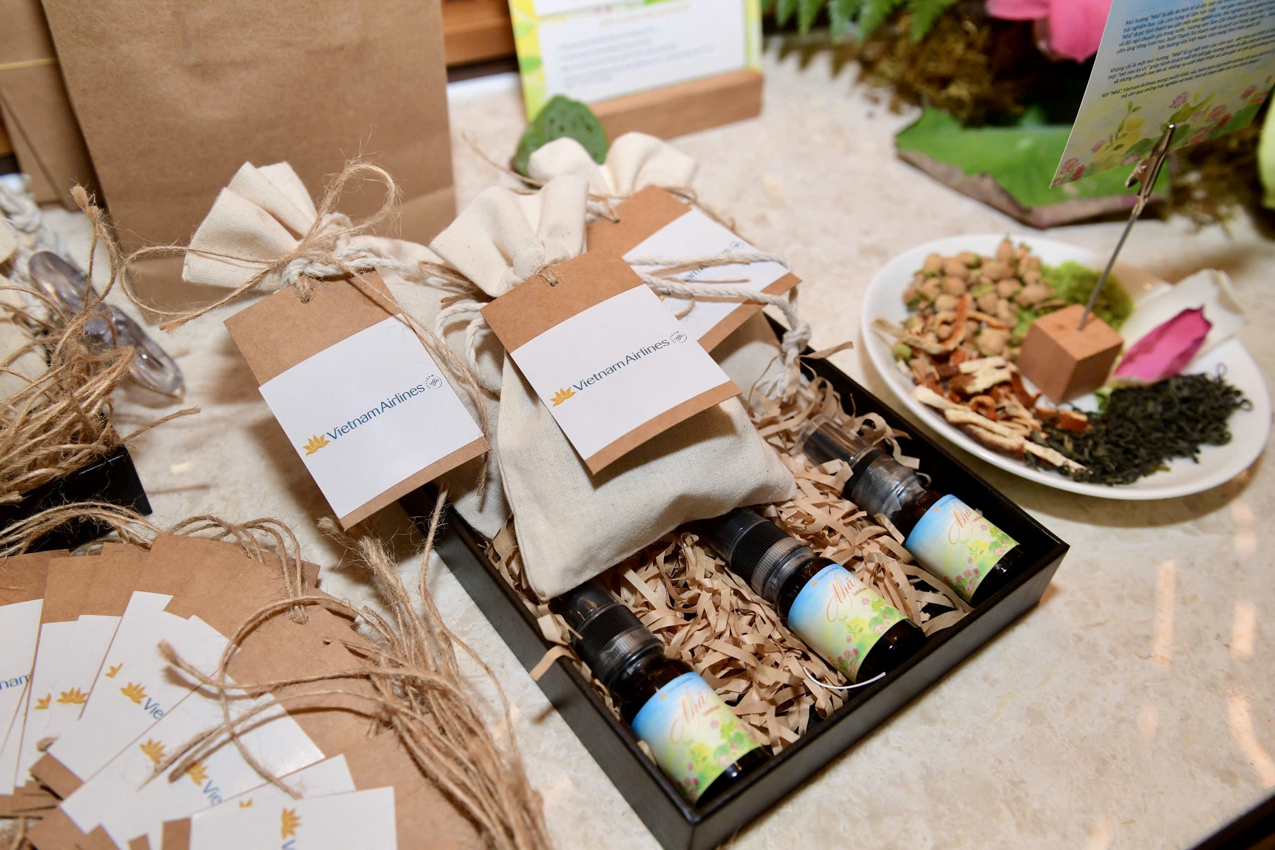 Vietnam Airlines “kể chuyện bằng hương sen” trên hành trình bay- Ảnh 3.