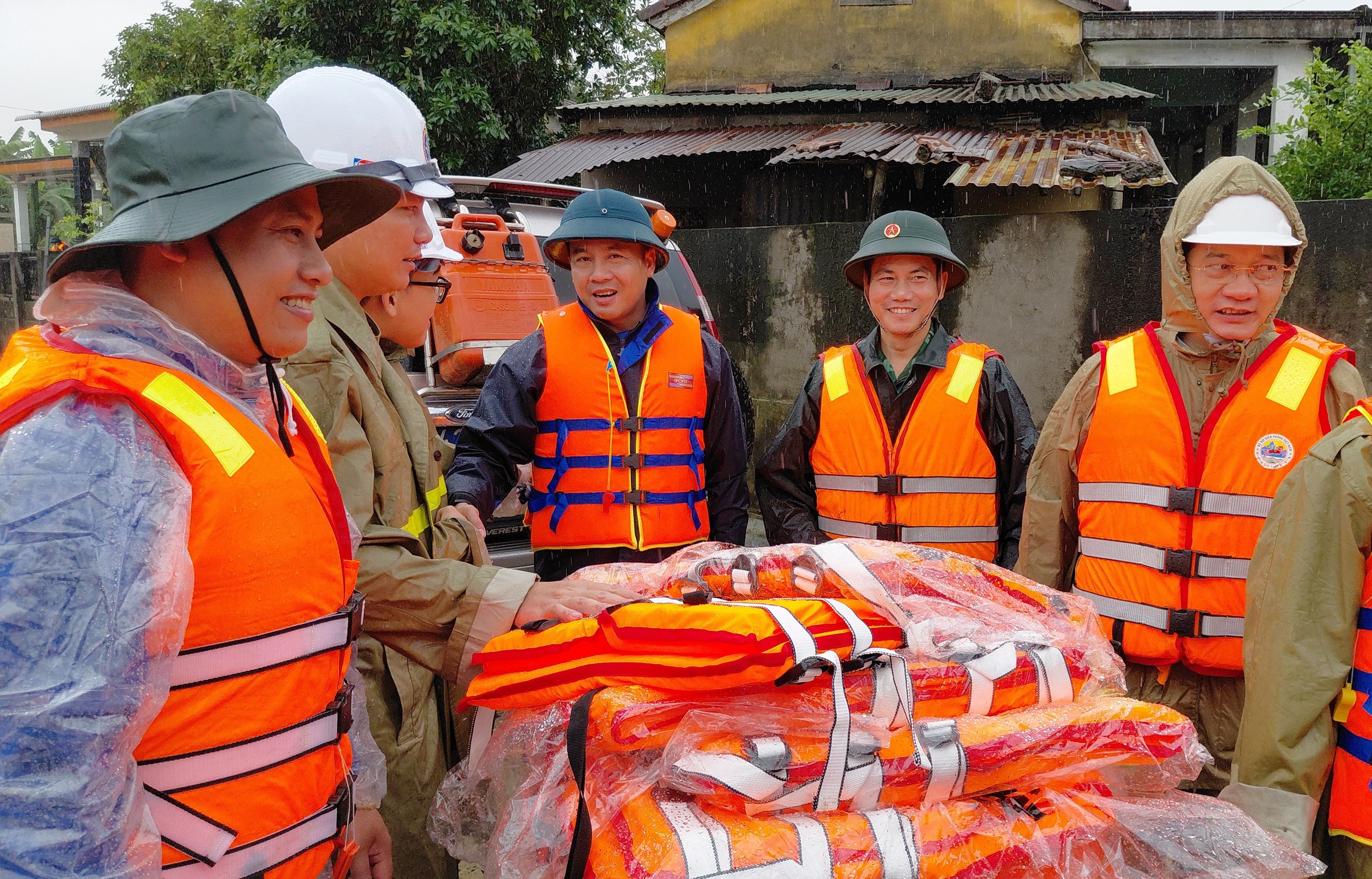 Cảng vụ Hàng hải Đà Nẵng tăng cường tuyên truyền pháp luật về ATGT đường thủy nội địa- Ảnh 2.