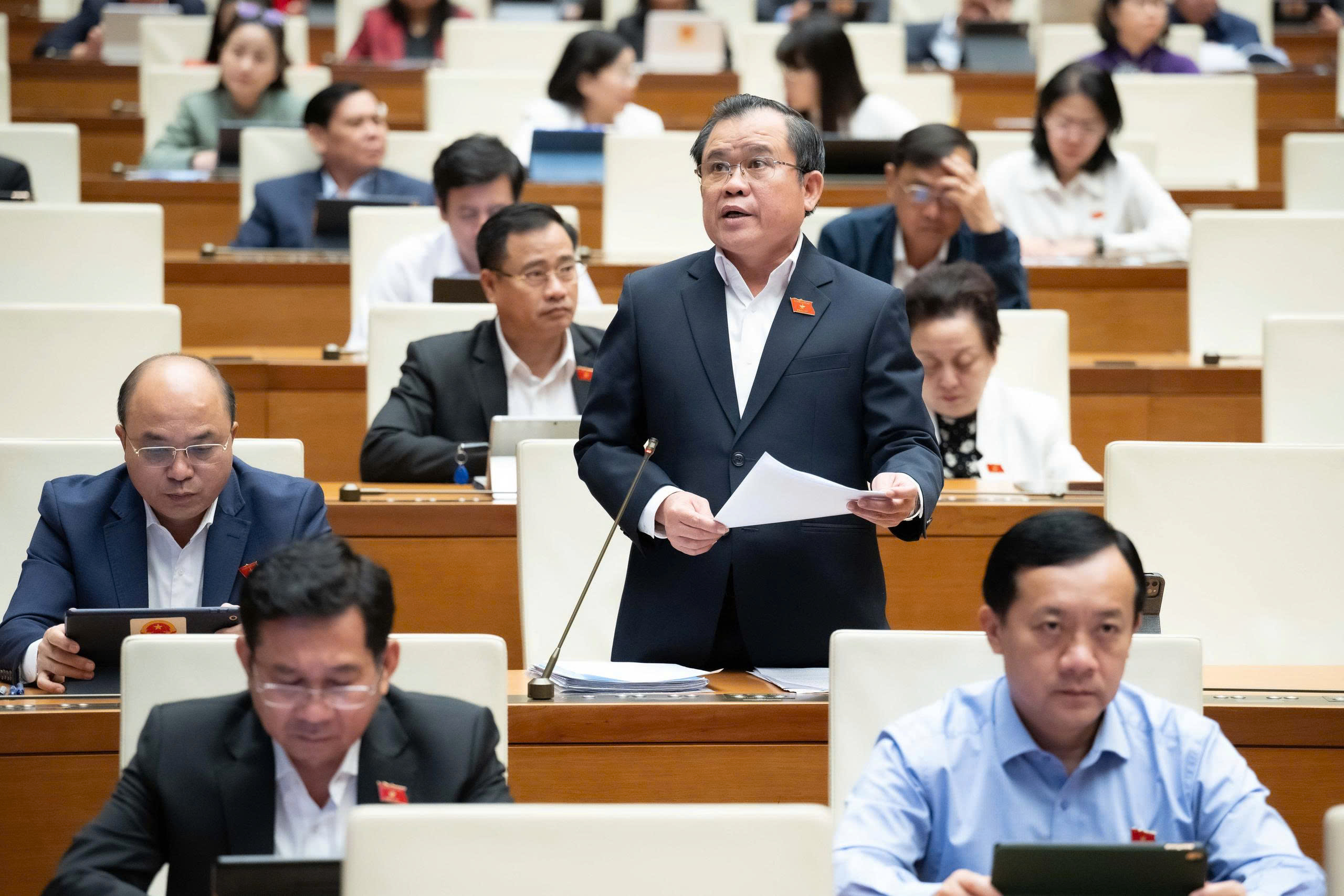 Miễn phí sách giáo khoa cần đi đôi kiểm soát lạm dụng sách tham khảo- Ảnh 2. Miễn phí sách giáo khoa cần đi đôi kiểm soát lạm dụng sách tham khảo- Ảnh 2.