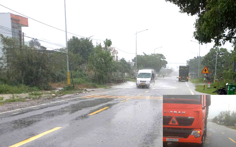 Hiện trường vụ tai nạn khiến người phụ nữ tử vong thương tâm. Hiện trường vụ tai nạn khiến người phụ nữ tử vong thương tâm.