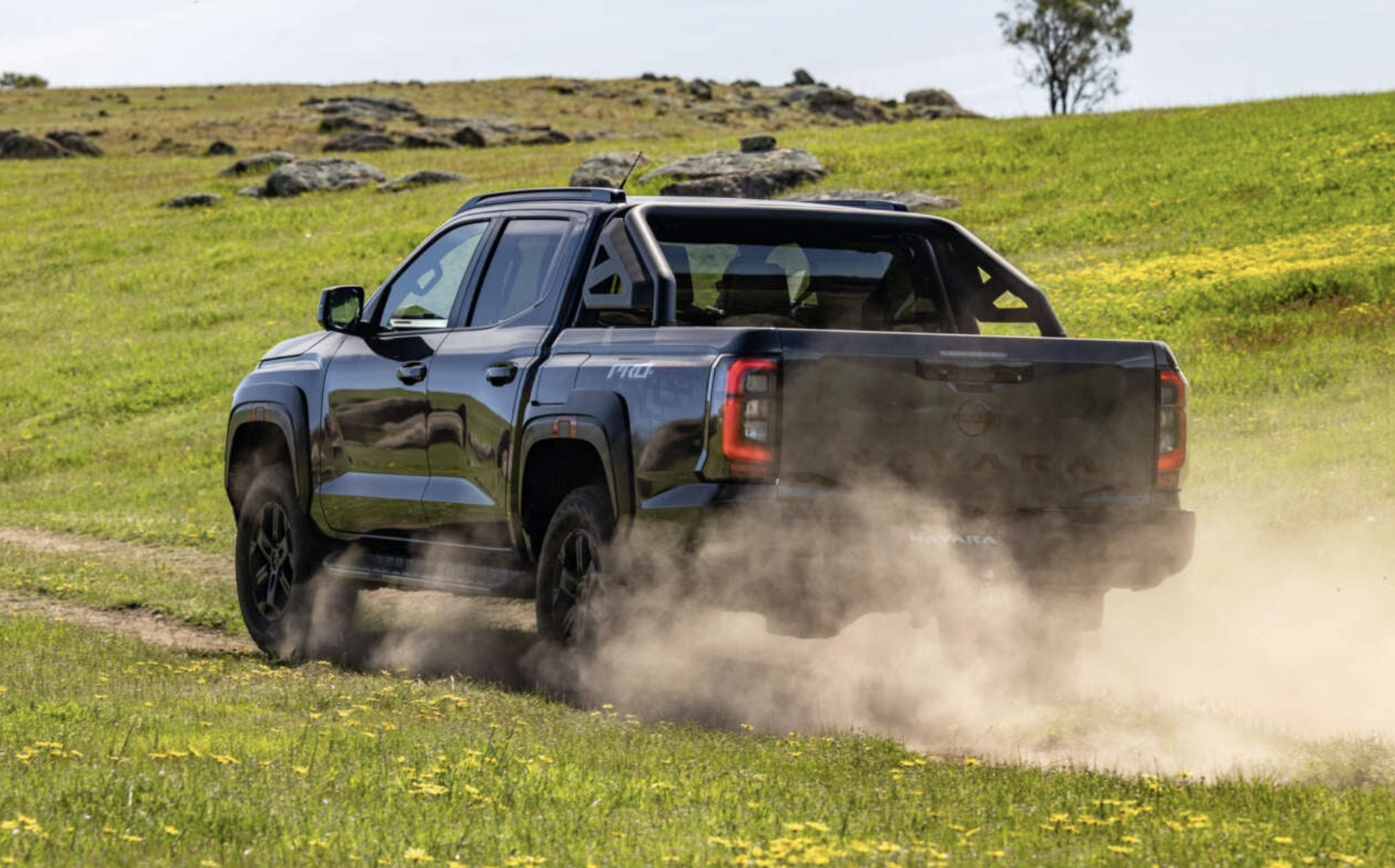 Nissan Navara hoàn toàn mới "mượn" nhiều thứ từ Triton- Ảnh 2. Nissan Navara hoàn toàn mới "mượn" nhiều thứ từ Triton- Ảnh 2.