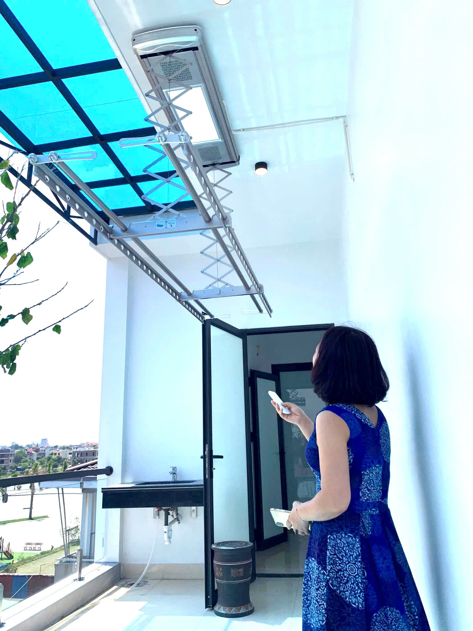 Giàn phơi thông minh tối ưu hóa không gian ban công chật hẹp- Ảnh 2.