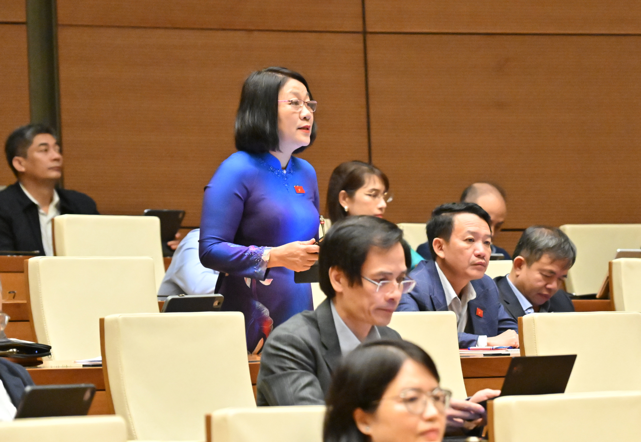 Miễn phí sách giáo khoa cần đi đôi kiểm soát lạm dụng sách tham khảo- Ảnh 4. Miễn phí sách giáo khoa cần đi đôi kiểm soát lạm dụng sách tham khảo- Ảnh 4.