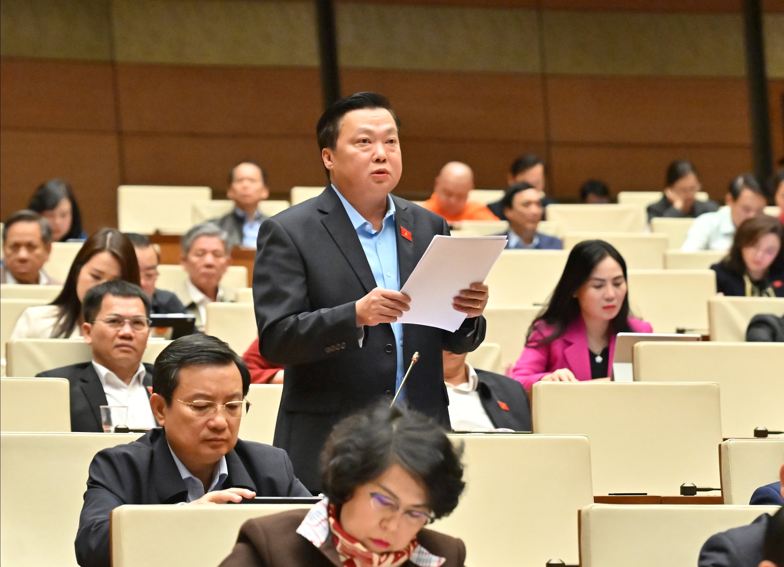 Miễn phí sách giáo khoa cần đi đôi kiểm soát lạm dụng sách tham khảo- Ảnh 3. Miễn phí sách giáo khoa cần đi đôi kiểm soát lạm dụng sách tham khảo- Ảnh 3.