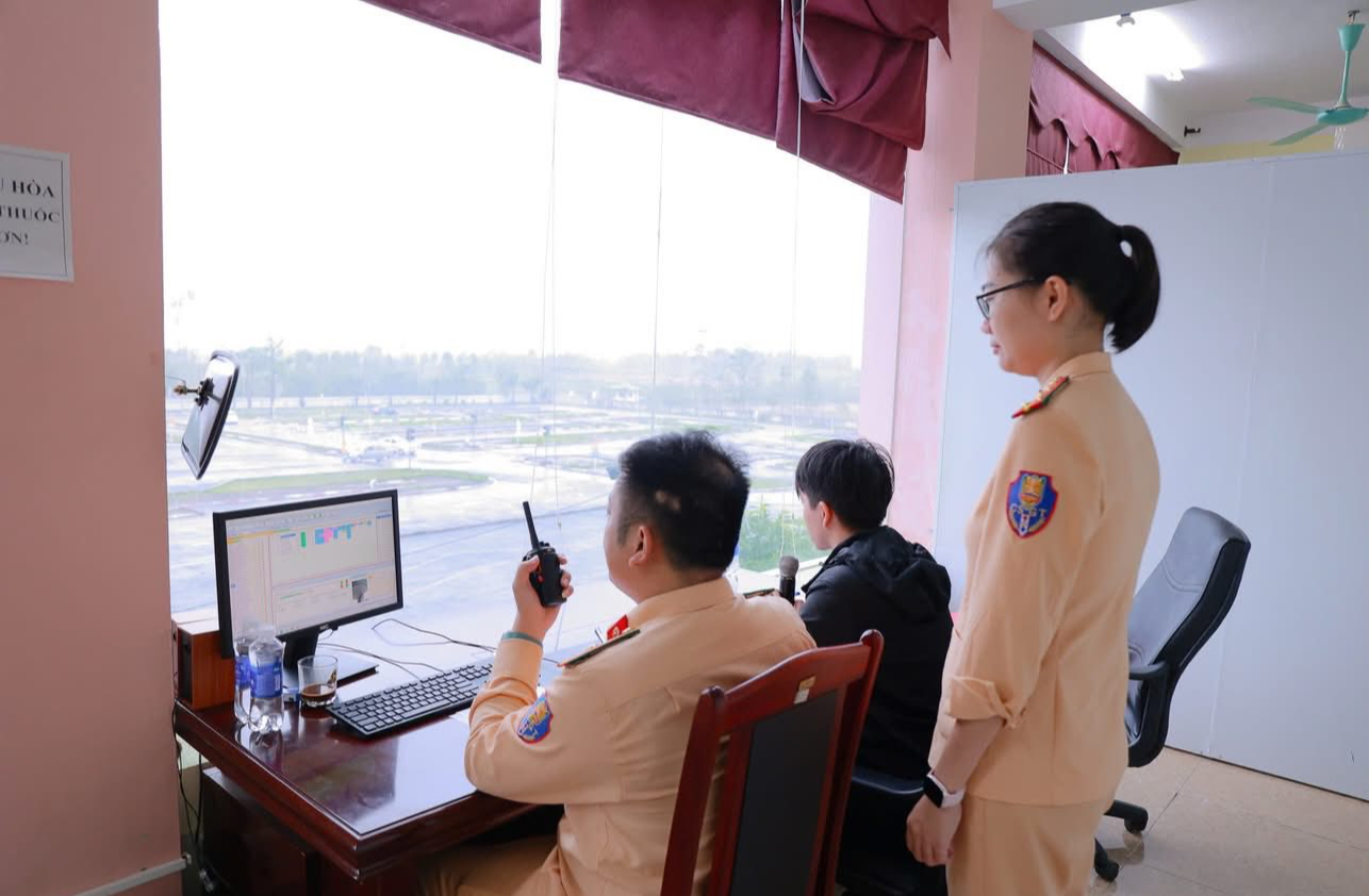 Hà Tĩnh: Tiếp tục nâng cao chất lượng đào tạo sát hạch, cấp đổi giấy phép lái xe- Ảnh 2. Hà Tĩnh: Tiếp tục nâng cao chất lượng đào tạo sát hạch, cấp đổi giấy phép lái xe- Ảnh 2.