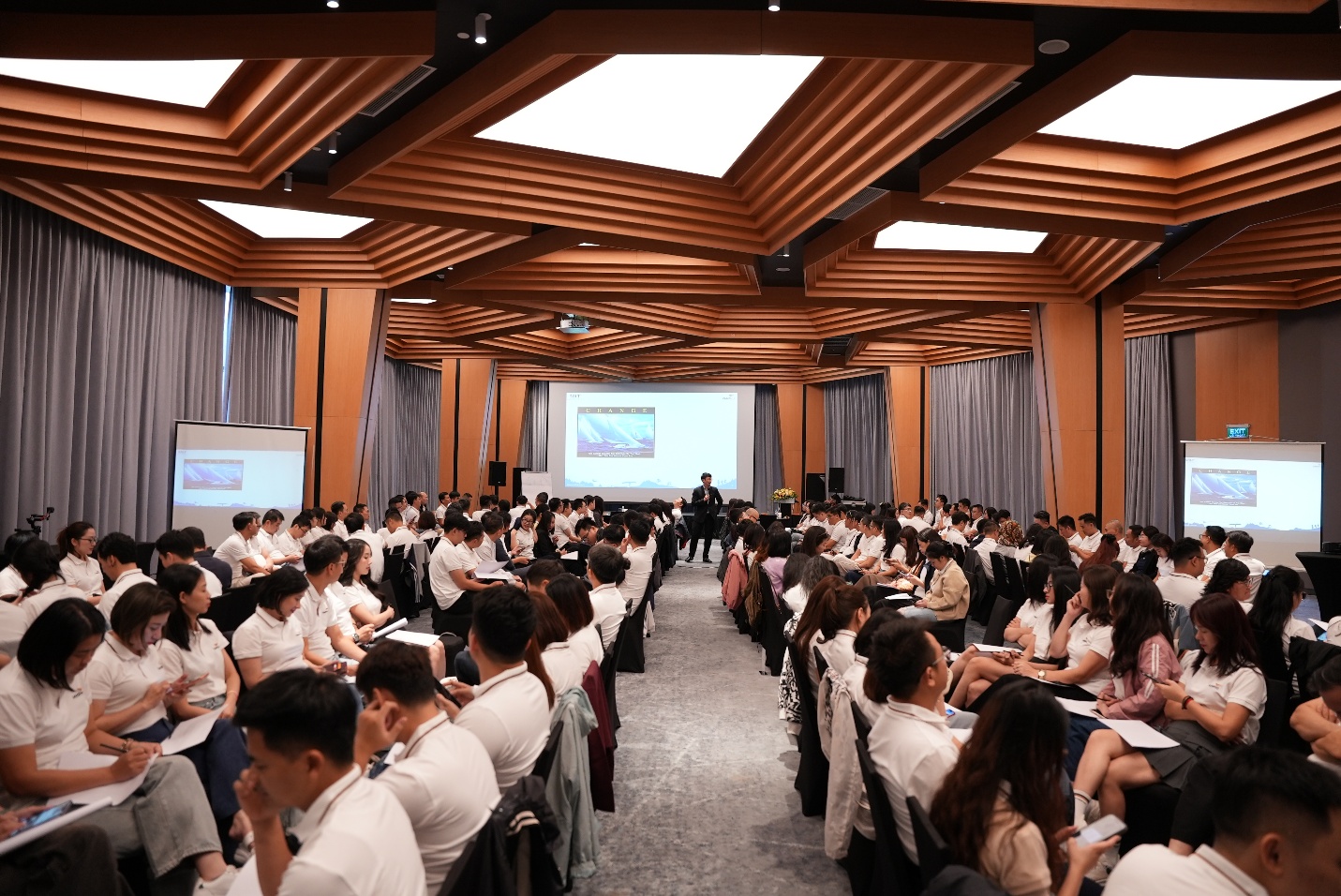 Văn Phú được vinh danh Top 100 nơi làm việc tốt nhất Việt Nam 2025- Ảnh 3.