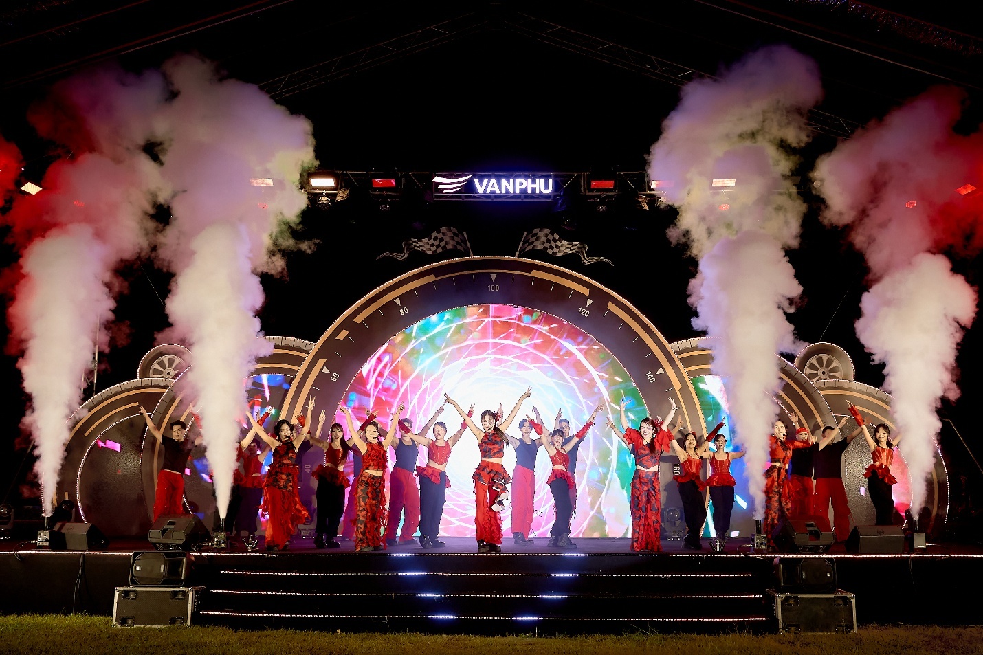 Văn Phú được vinh danh Top 100 nơi làm việc tốt nhất Việt Nam 2025- Ảnh 4.