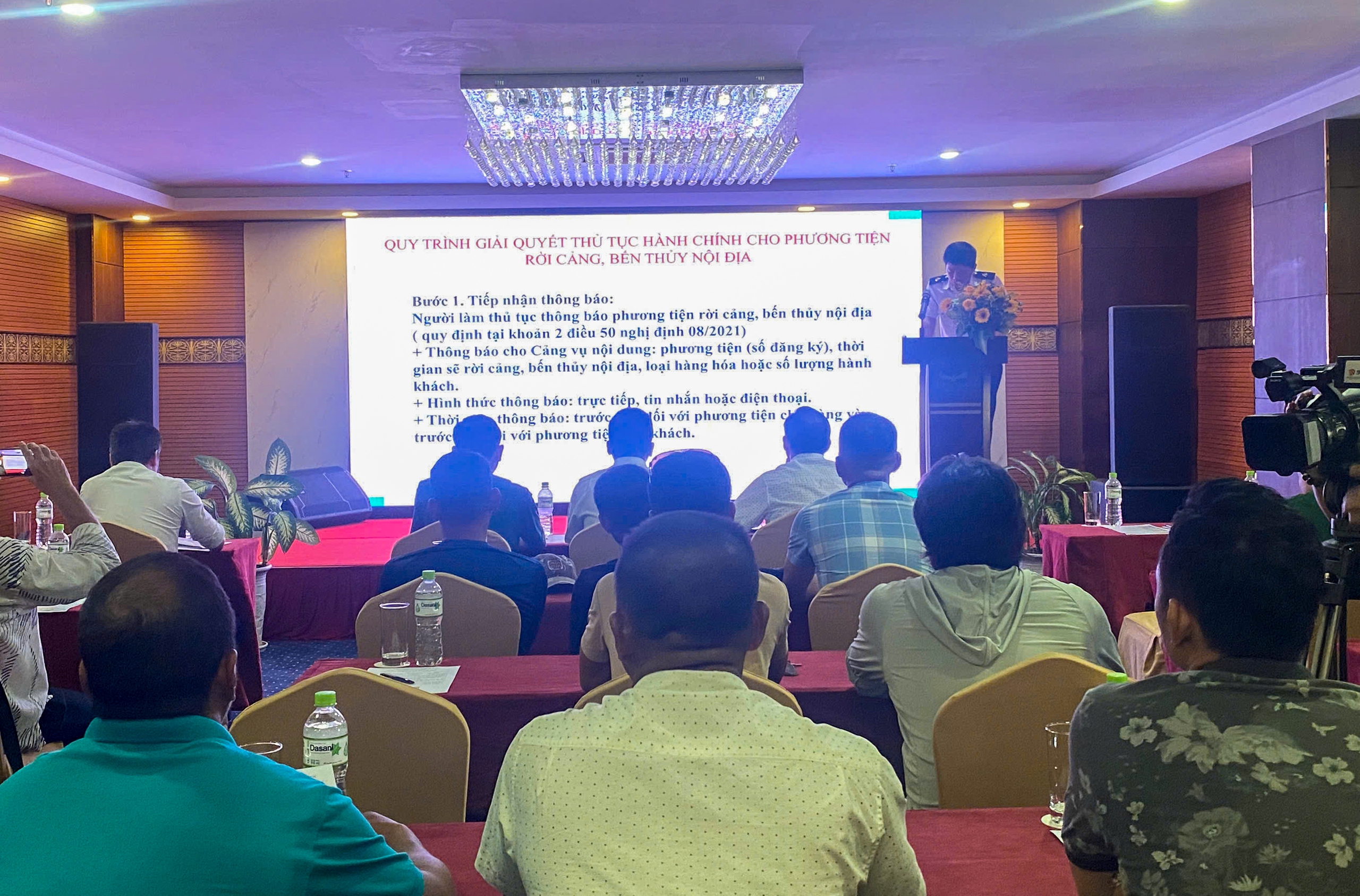 Cảng vụ Hàng hải Đà Nẵng tăng cường tuyên truyền pháp luật về ATGT đường thủy nội địa- Ảnh 3.