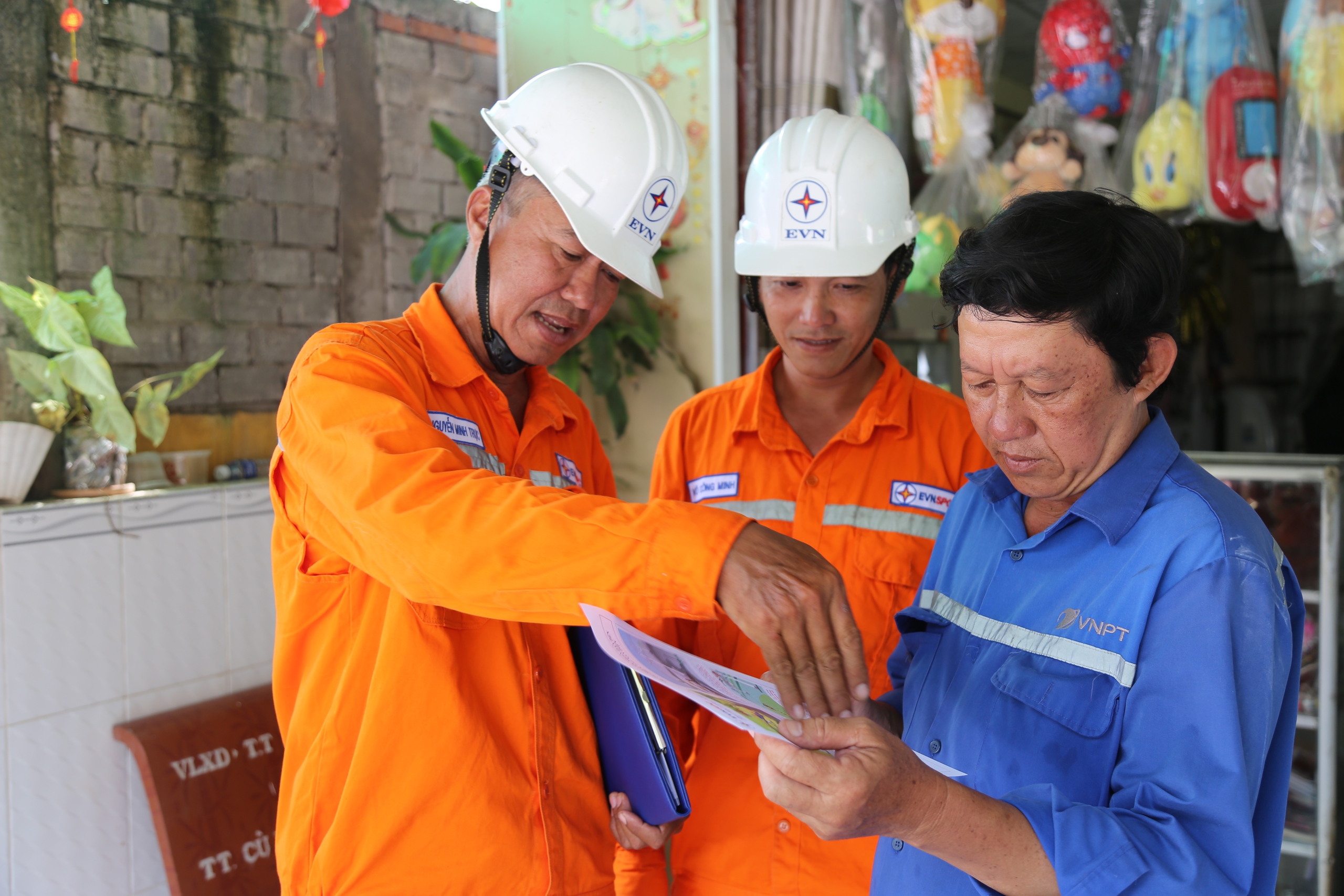 Hiểm họa khôn lường từ hệ thống điện sau công tơ- Ảnh 1.