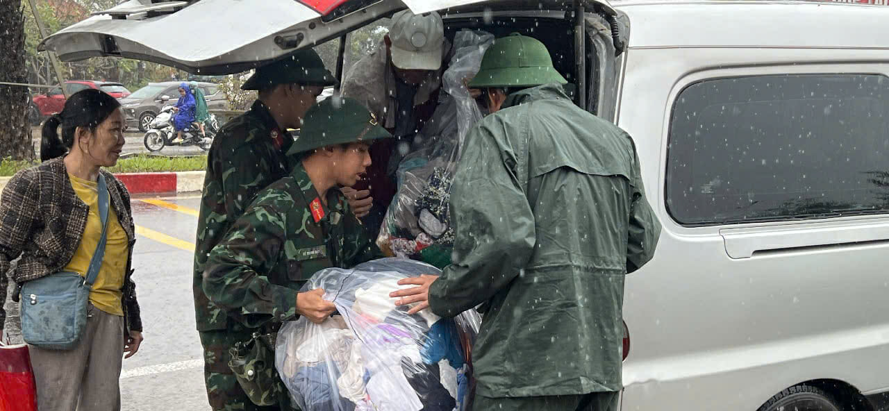 Mưa lũ tại miền Trung: 40 công nhân mắc kẹt ở công trường cao tốc Chí Thạnh - Vân Phong- Ảnh 11.