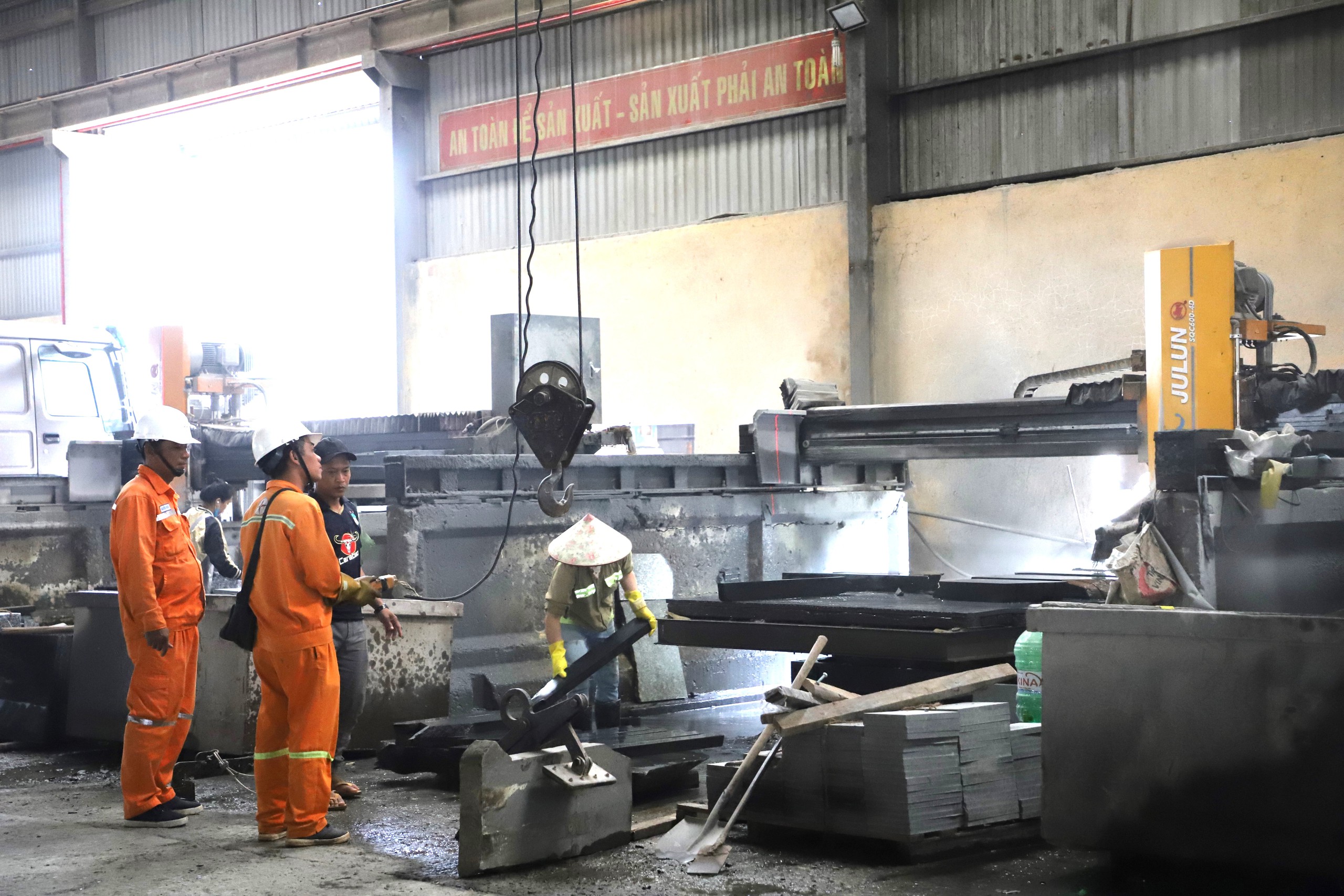 Hiểm họa khôn lường từ hệ thống điện sau công tơ- Ảnh 2.