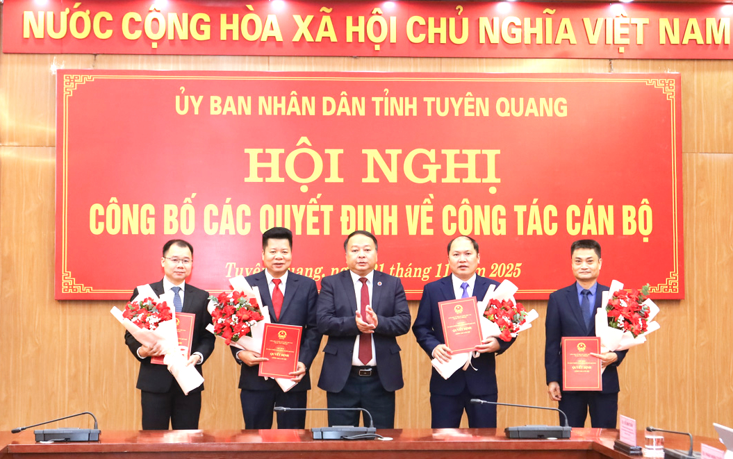 Tuyên Quang: Công bố các quyết định về công tác cán bộ- Ảnh 1.