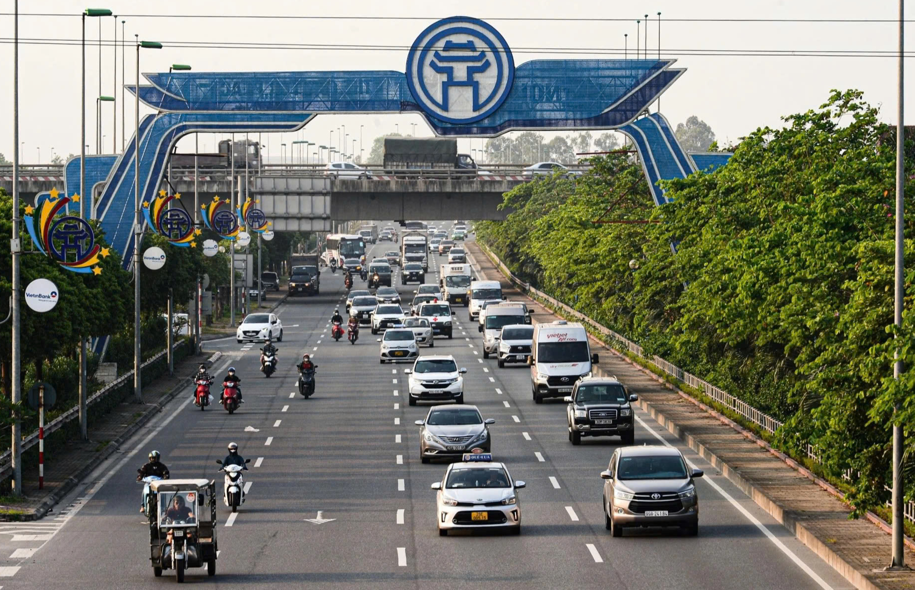 Hà Nội cấm xe tải, xe khách lưu thông ở làn 1 trục Nhật Tân - Nội Bài từ 25/11- Ảnh 1.