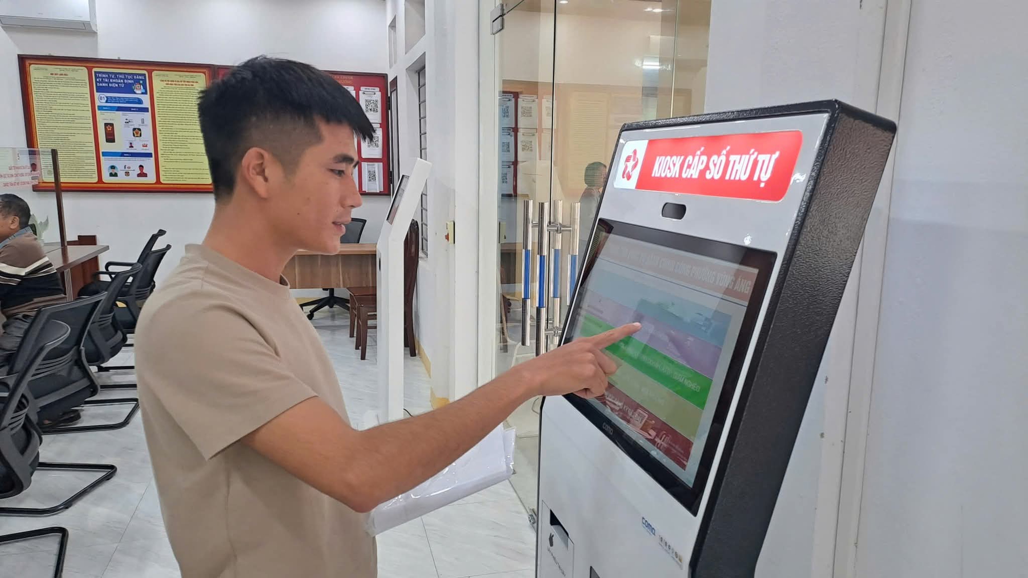 Hà Tĩnh: Tiếp tục sắp xếp bộ máy theo hướng tinh gọn, giảm đầu mối- Ảnh 2.