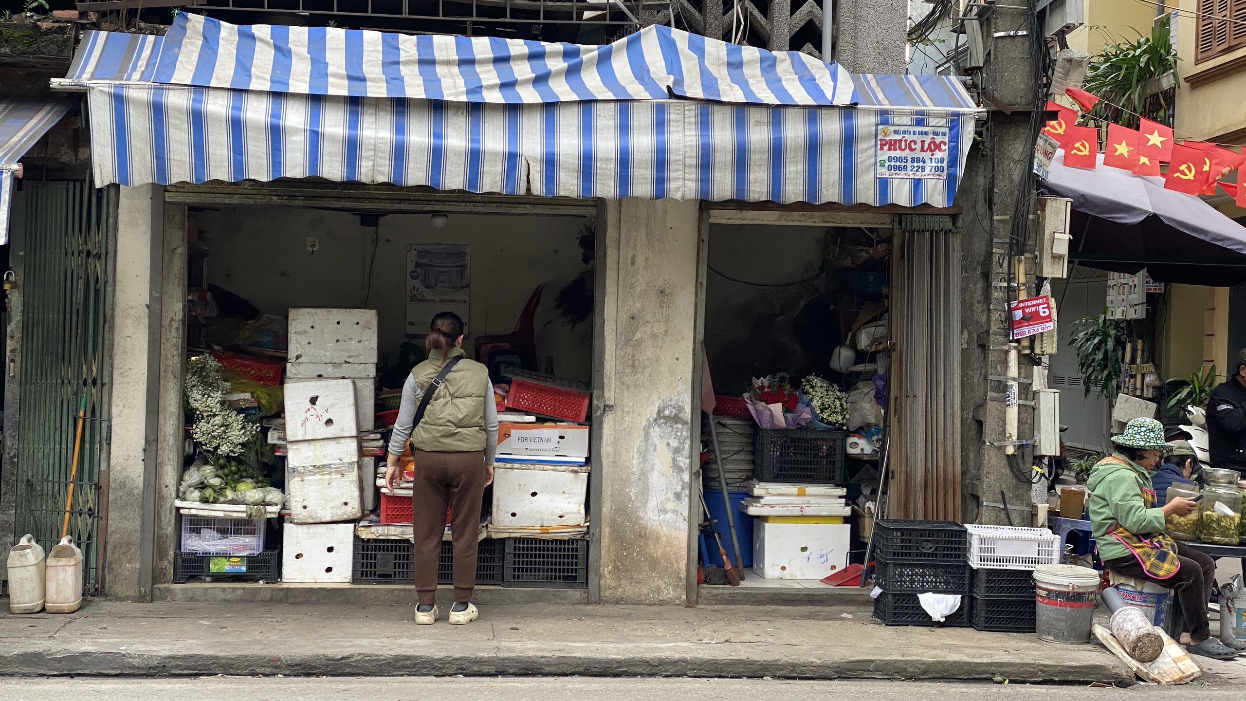 Hà Nội: Phường Vĩnh Tuy ra quân dẹp chợ tạm, chợ cóc- Ảnh 2.