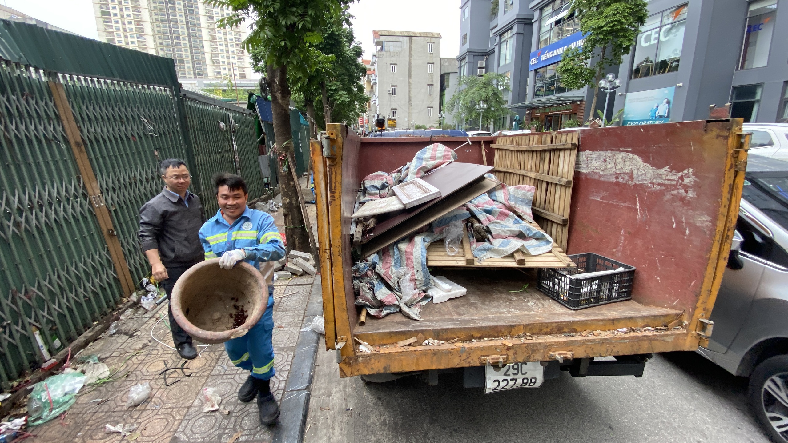 Hà Nội: Phường Vĩnh Tuy ra quân dẹp chợ tạm, chợ cóc- Ảnh 14.