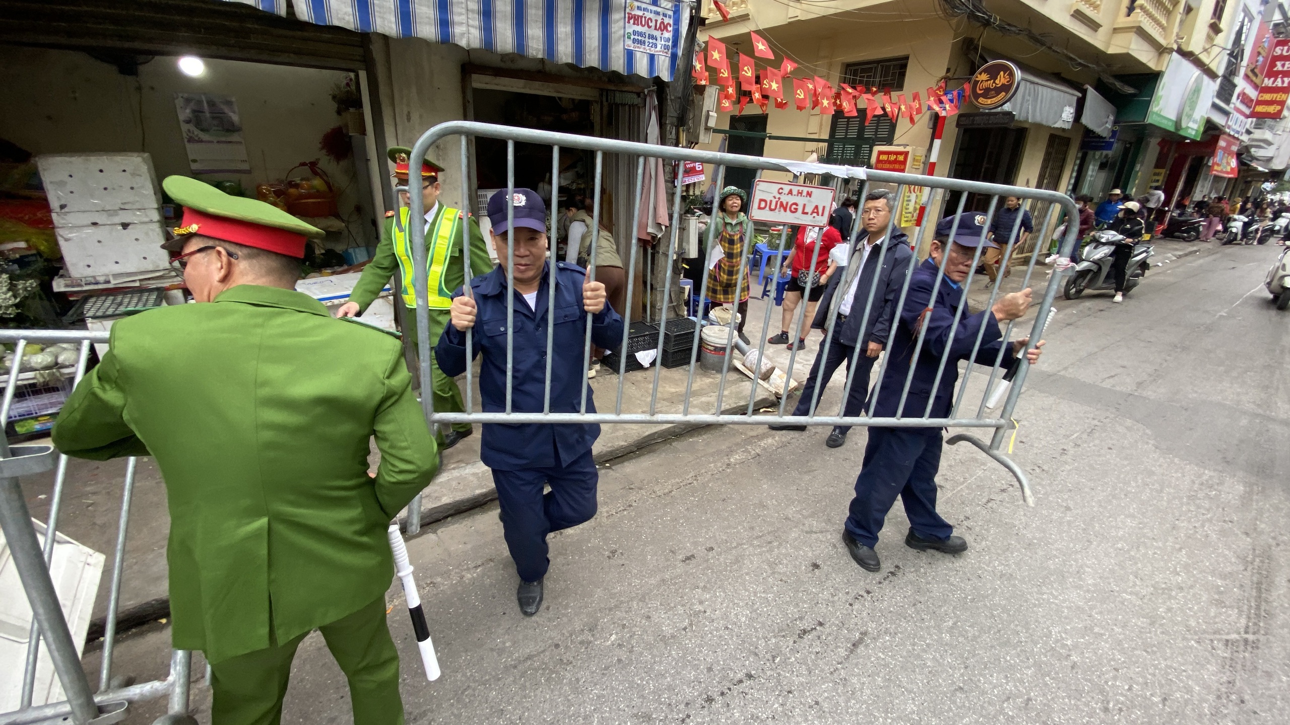Hà Nội: Phường Vĩnh Tuy ra quân dẹp chợ tạm, chợ cóc- Ảnh 13.