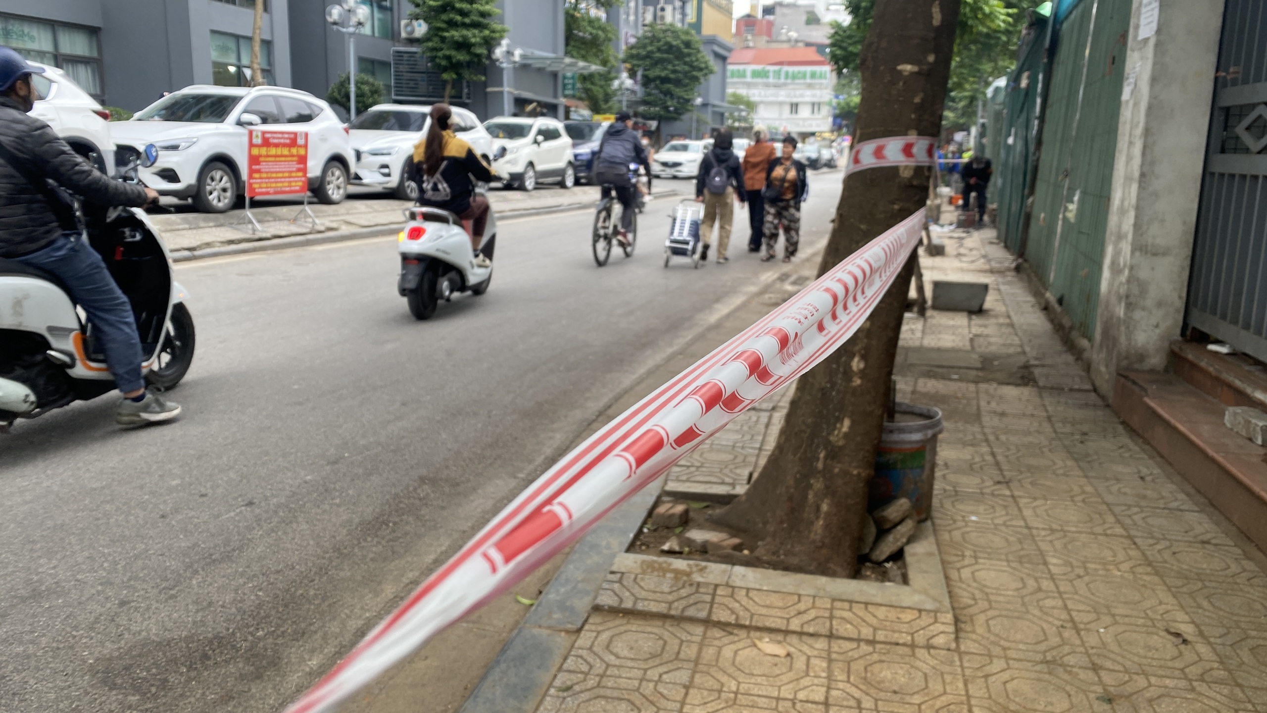 Hà Nội: Phường Vĩnh Tuy ra quân dẹp chợ tạm, chợ cóc- Ảnh 16.