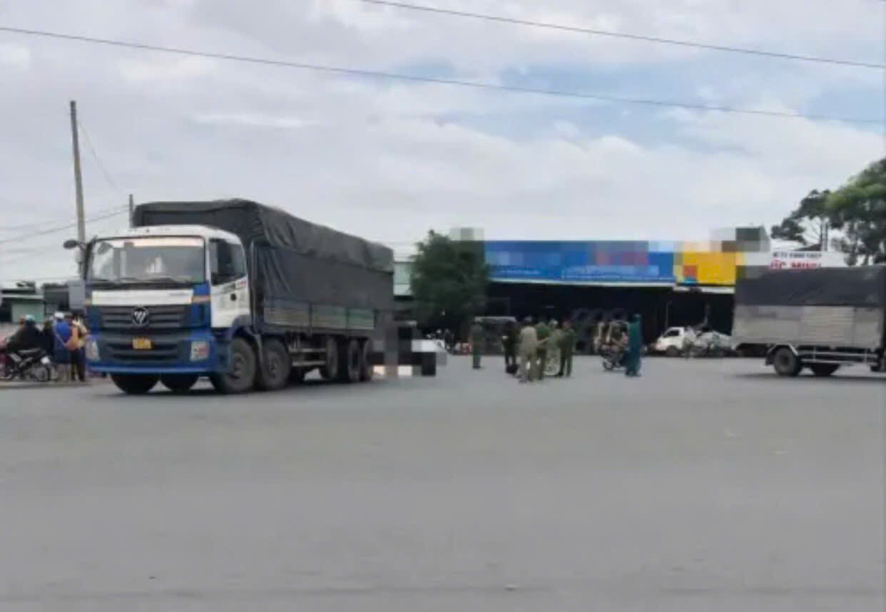 Tây Ninh: Va chạm giữa xe máy và ô tô tải, người đàn ông tử vong tại chỗ- Ảnh 1. Tây Ninh: Va chạm giữa xe máy và ô tô tải, người đàn ông tử vong tại chỗ- Ảnh 1.