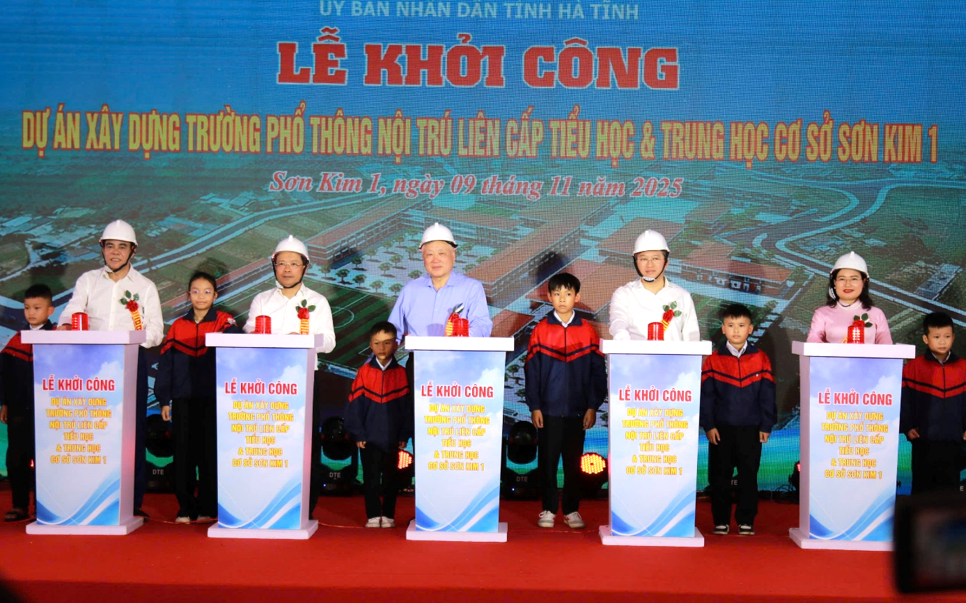 Hà Tĩnh: Chắp cánh những ước mơ cho học sinh vùng biên viễn- Ảnh 1.