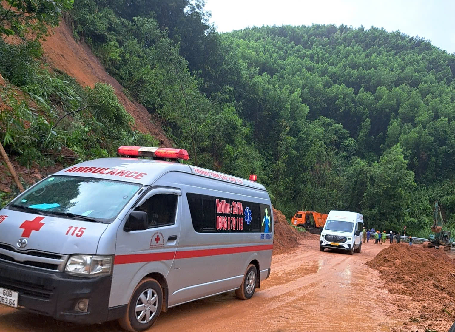 Mưa lũ tại miền Trung, phương tiện vào Nam và lên Tây Nguyên theo hướng nào?- Ảnh 2.