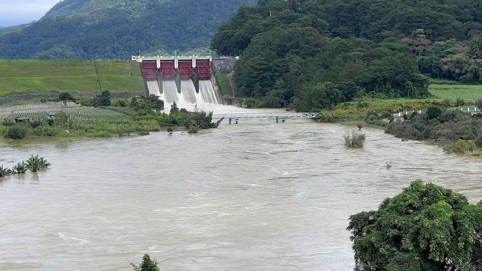 EVNGENCO1 vận hành điều tiết hồ chứa, bảo đảm an toàn hạ du trong mưa lớn tại Lâm Đồng- Ảnh 1.