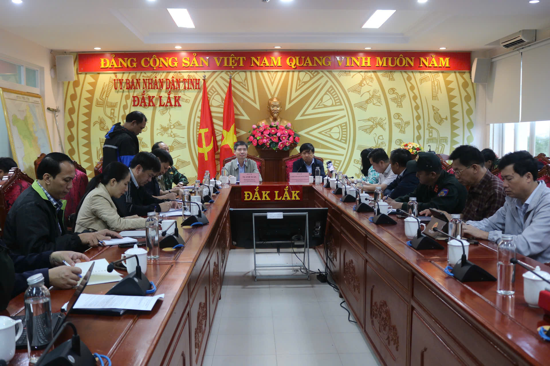 Mưa lũ tại miền Trung: 40 công nhân mắc kẹt ở công trường cao tốc Chí Thạnh - Vân Phong- Ảnh 3.