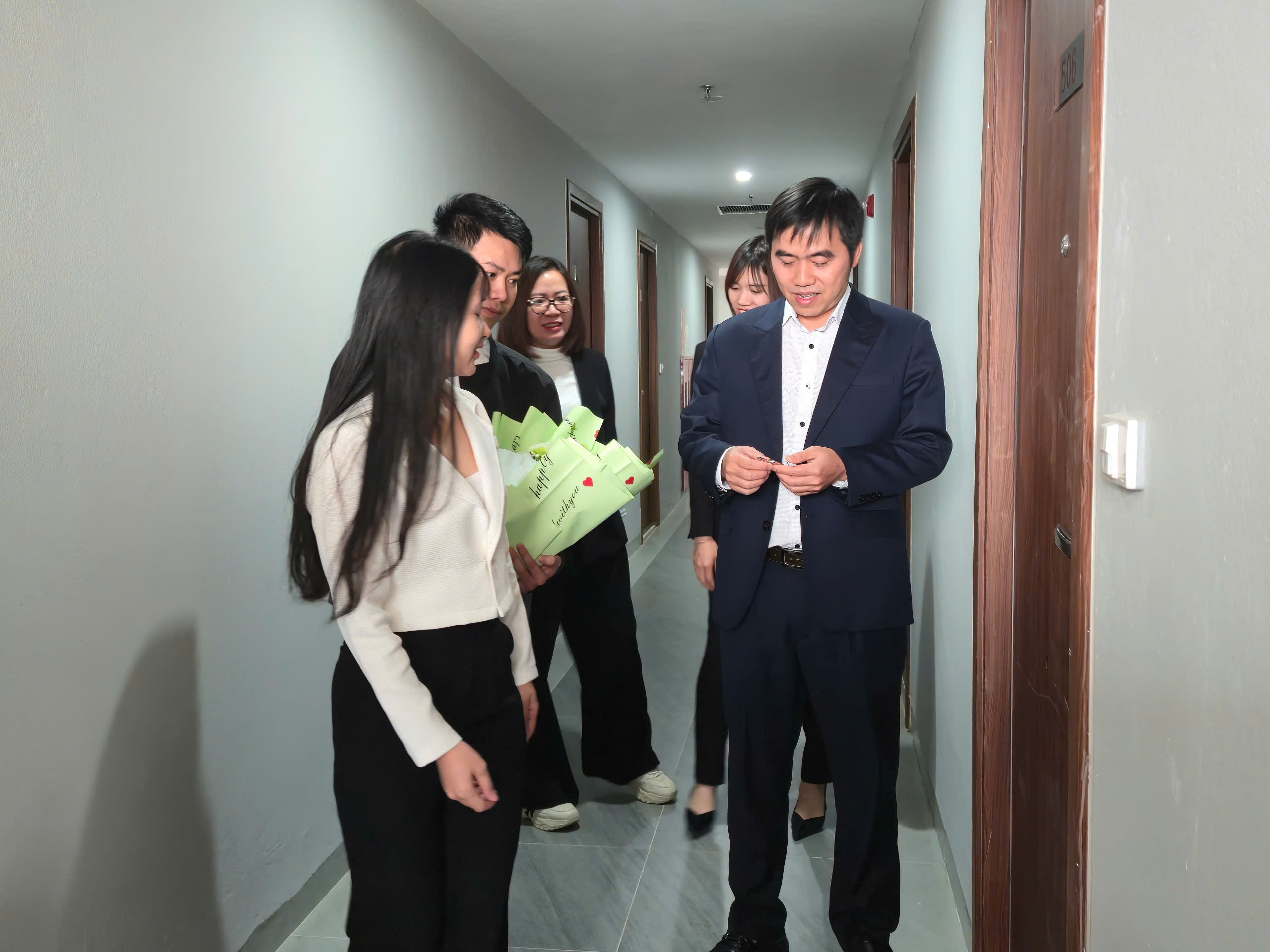 Hàng trăm người lao động nhận nhà mới tại dự án nhà ở xã hội TNG Land- Ảnh 1.