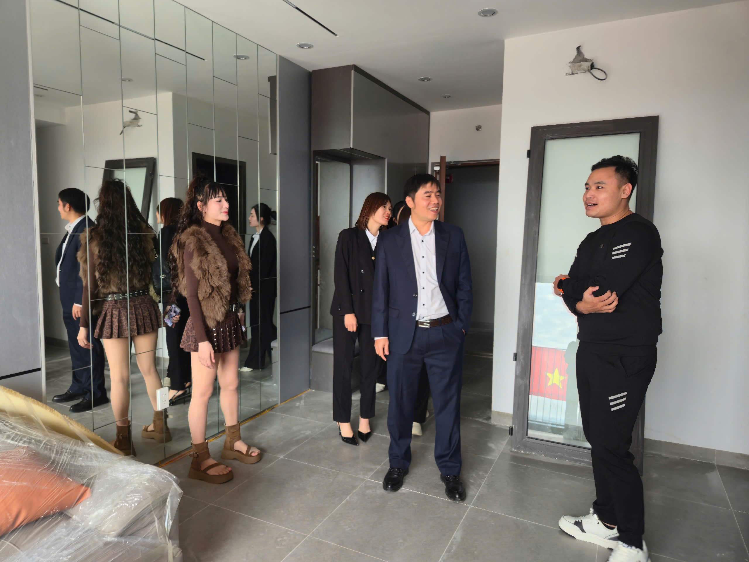 Hàng trăm người lao động nhận nhà mới tại dự án nhà ở xã hội TNG Land- Ảnh 2.