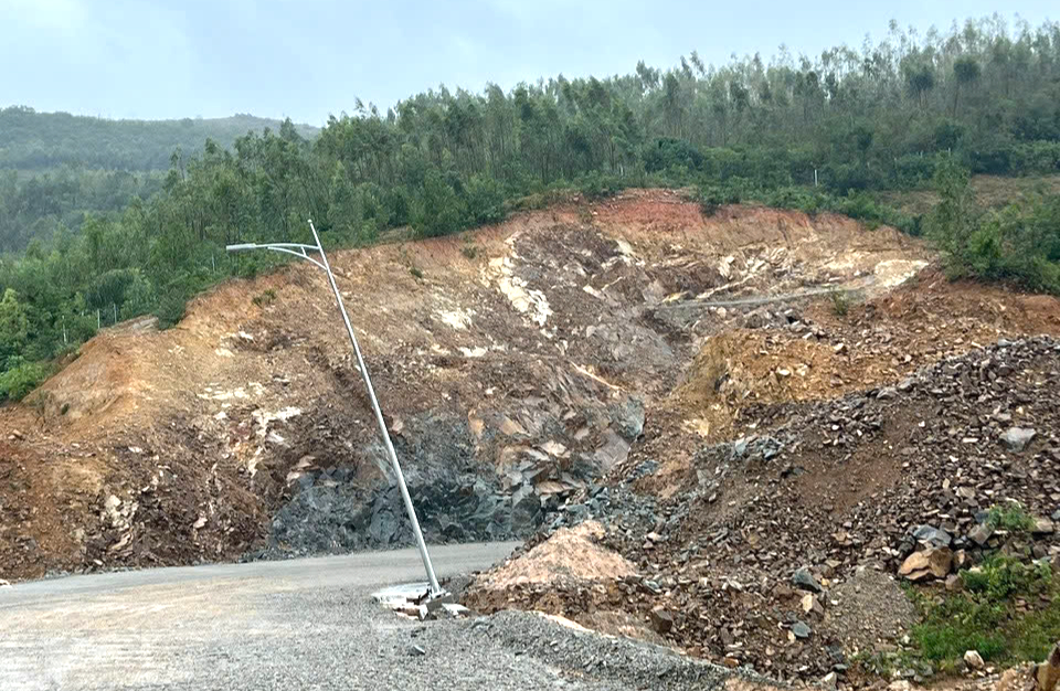 Mưa lũ gây thiệt hại 3 gói thầu cao tốc Quy Nhơn - Chí Thạnh, nguy cơ chậm tiến độ- Ảnh 4.