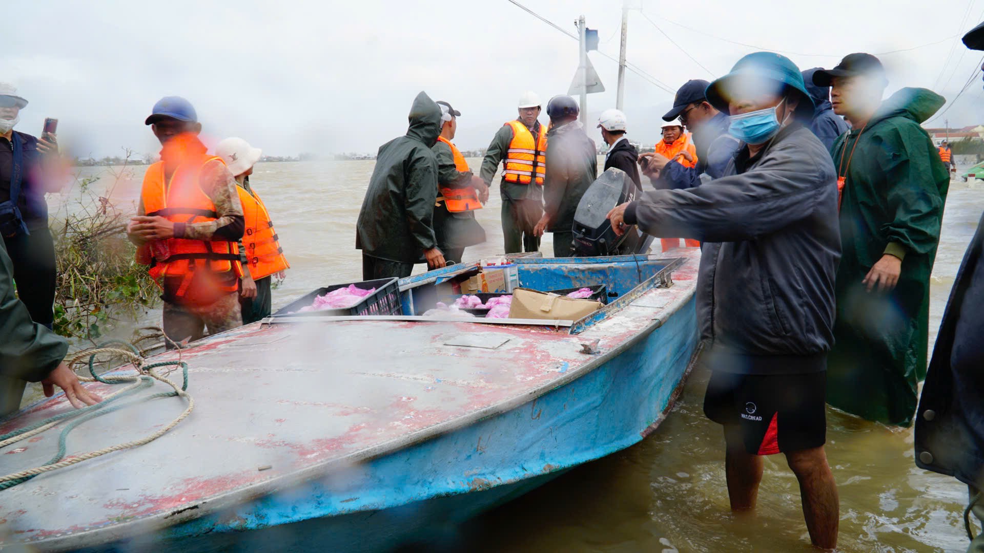 Đắk Lắk có 27 người chết do đợt lũ lịch sử, nhiều tỉnh miền Trung gia tăng thiệt hại- Ảnh 3.