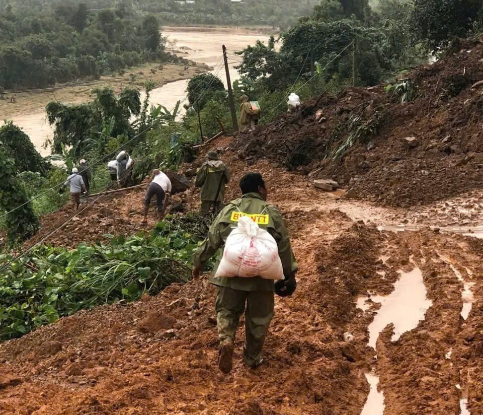 Đắk Lắk có 27 người chết do đợt lũ lịch sử, nhiều tỉnh miền Trung gia tăng thiệt hại- Ảnh 14.