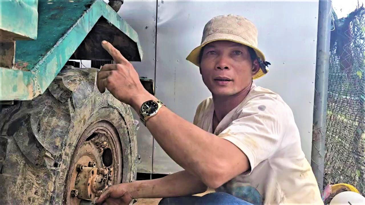 Khánh Hoà: Thấm đẫm tình người níu tay nhau vượt qua lũ dữ- Ảnh 2.