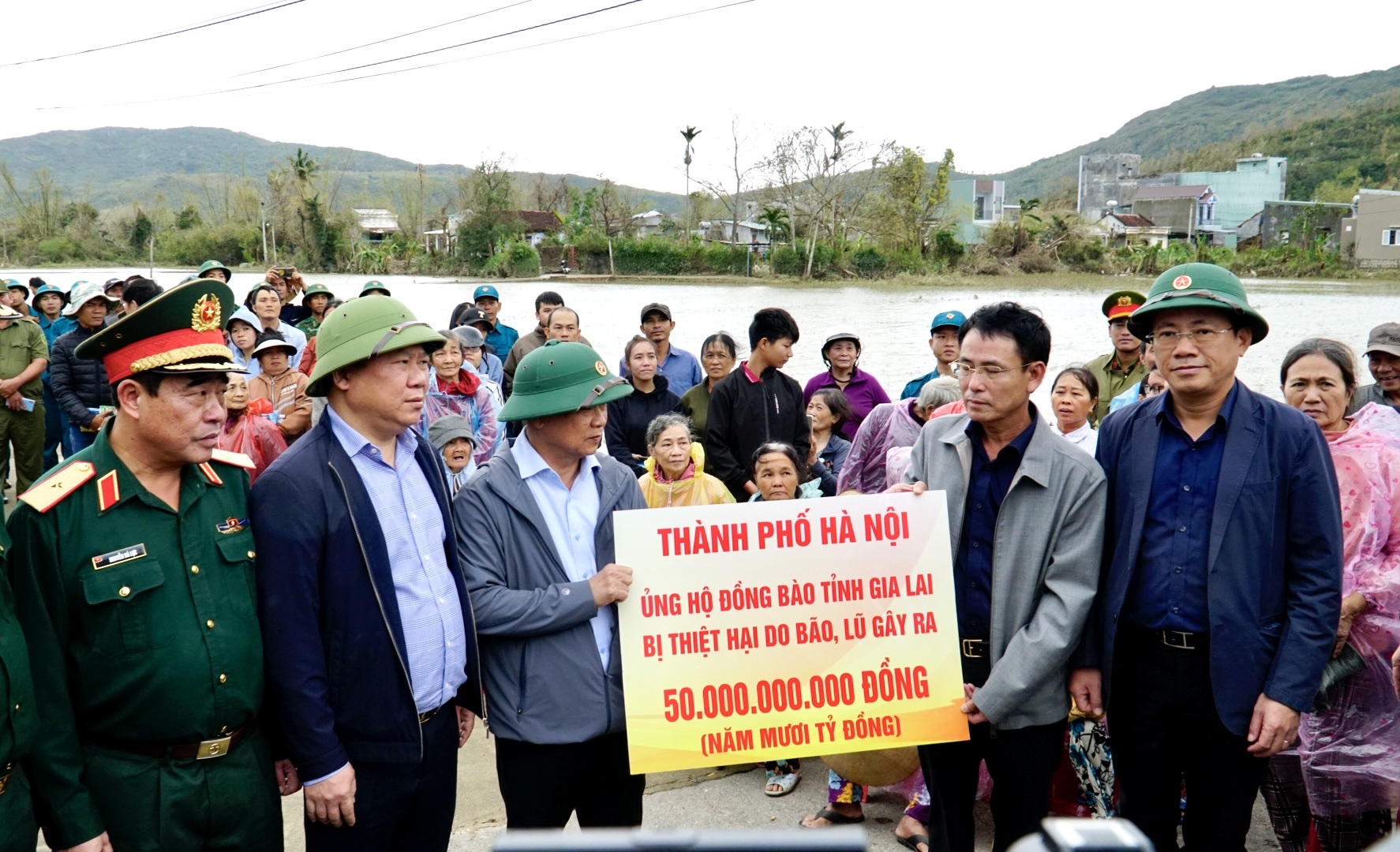 Mưa lũ lịch sử tại miền Trung: Hàng cứu trợ quốc tế đến với bà con tỉnh Gia Lai, Đắk Lắk- Ảnh 17.