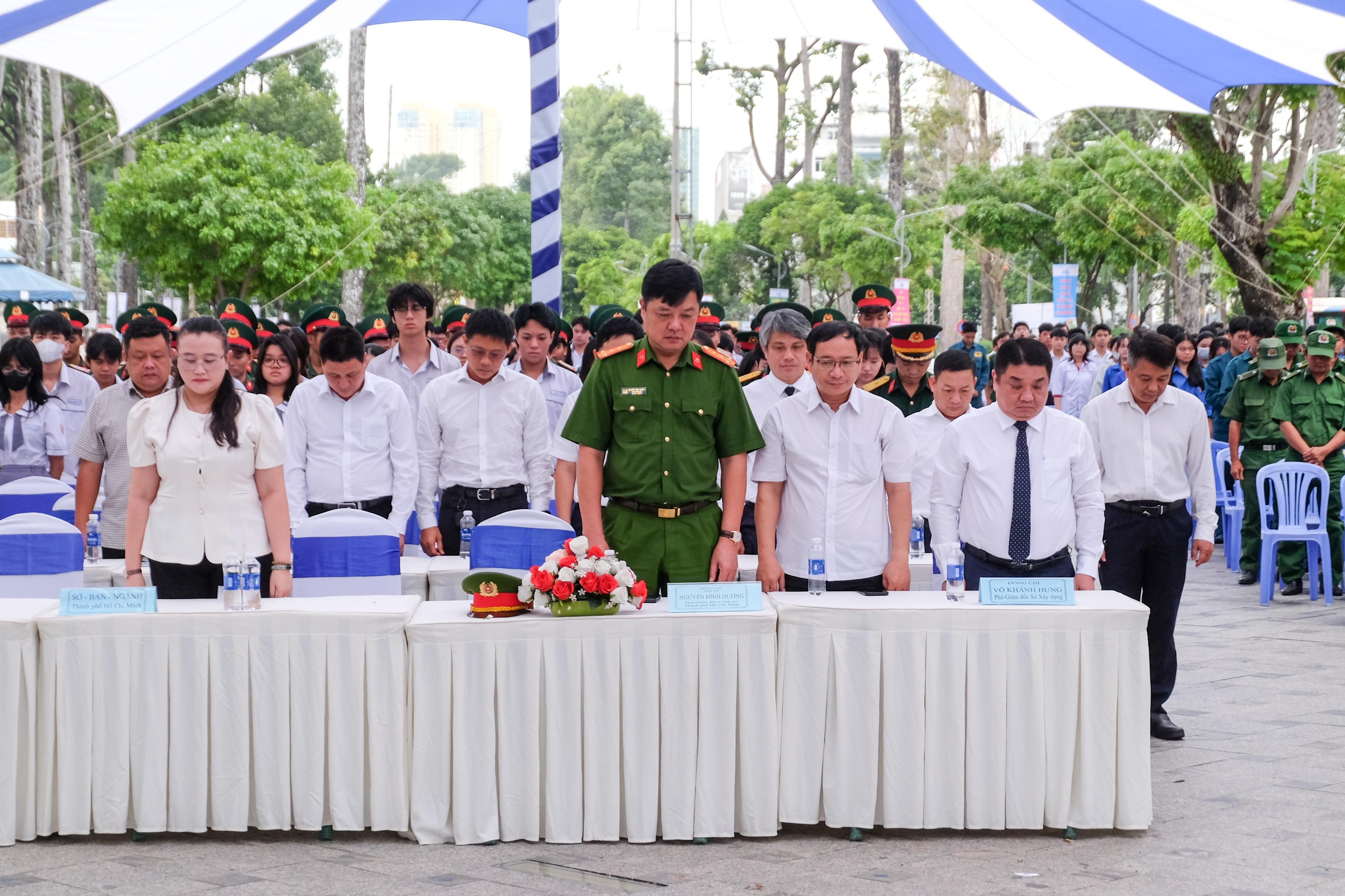 TP.HCM tưởng niệm nạn nhân TNGT: Hãy hành động vì môi trường giao thông an toàn, văn minh- Ảnh 2. TP.HCM tưởng niệm nạn nhân TNGT: Hãy hành động vì môi trường giao thông an toàn, văn minh- Ảnh 2.