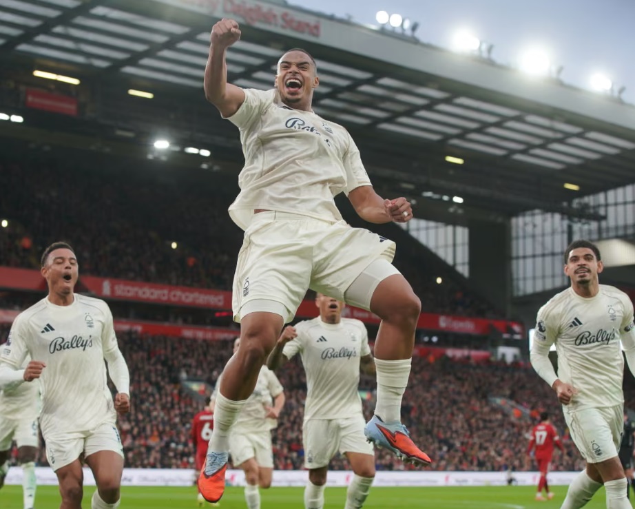 Thua cay đắng trước Nottingham, Liverpool chìm sâu trong khủng hoảng- Ảnh 1.