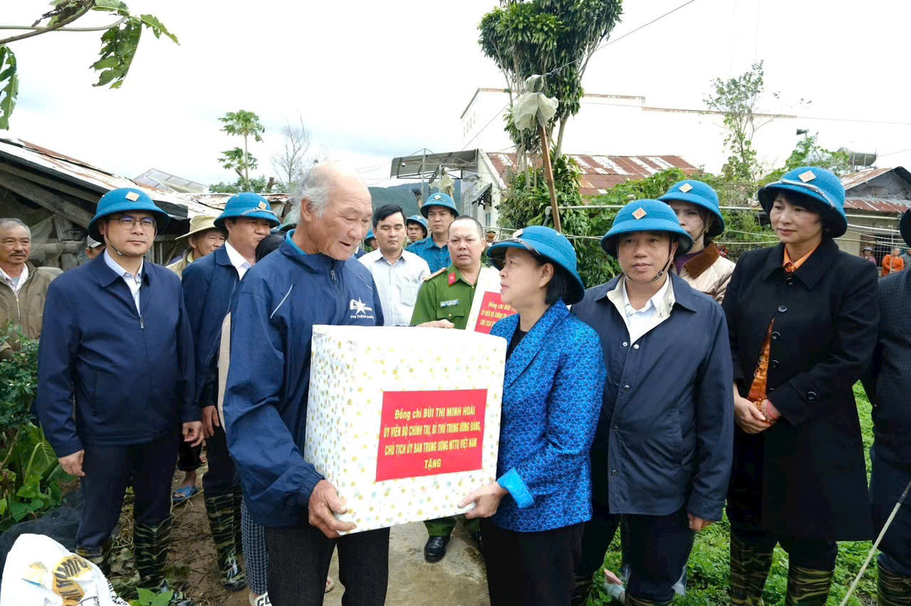 Mưa lũ lịch sử tại miền Trung: Hàng cứu trợ quốc tế đến với bà con tỉnh Gia Lai, Đắk Lắk- Ảnh 3.