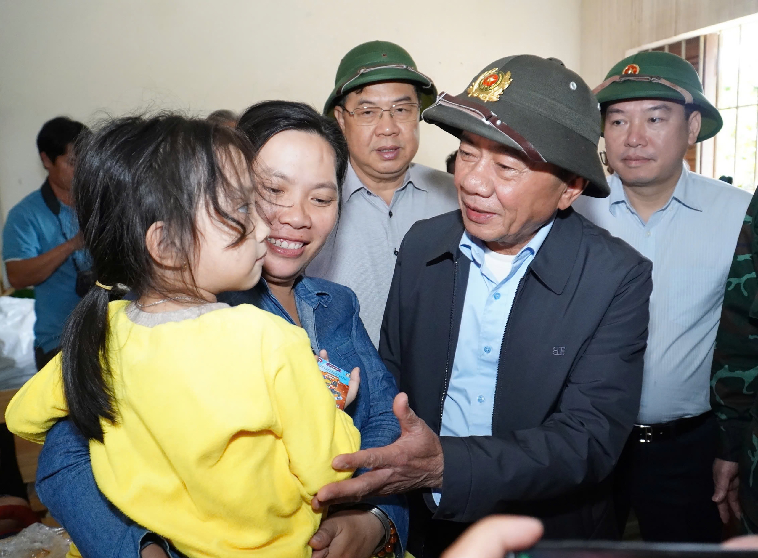 Thường trực Ban Bí thư Trần Cẩm Tú: Ưu tiên cao nhất là cứu người, không để dân đói- Ảnh 3.