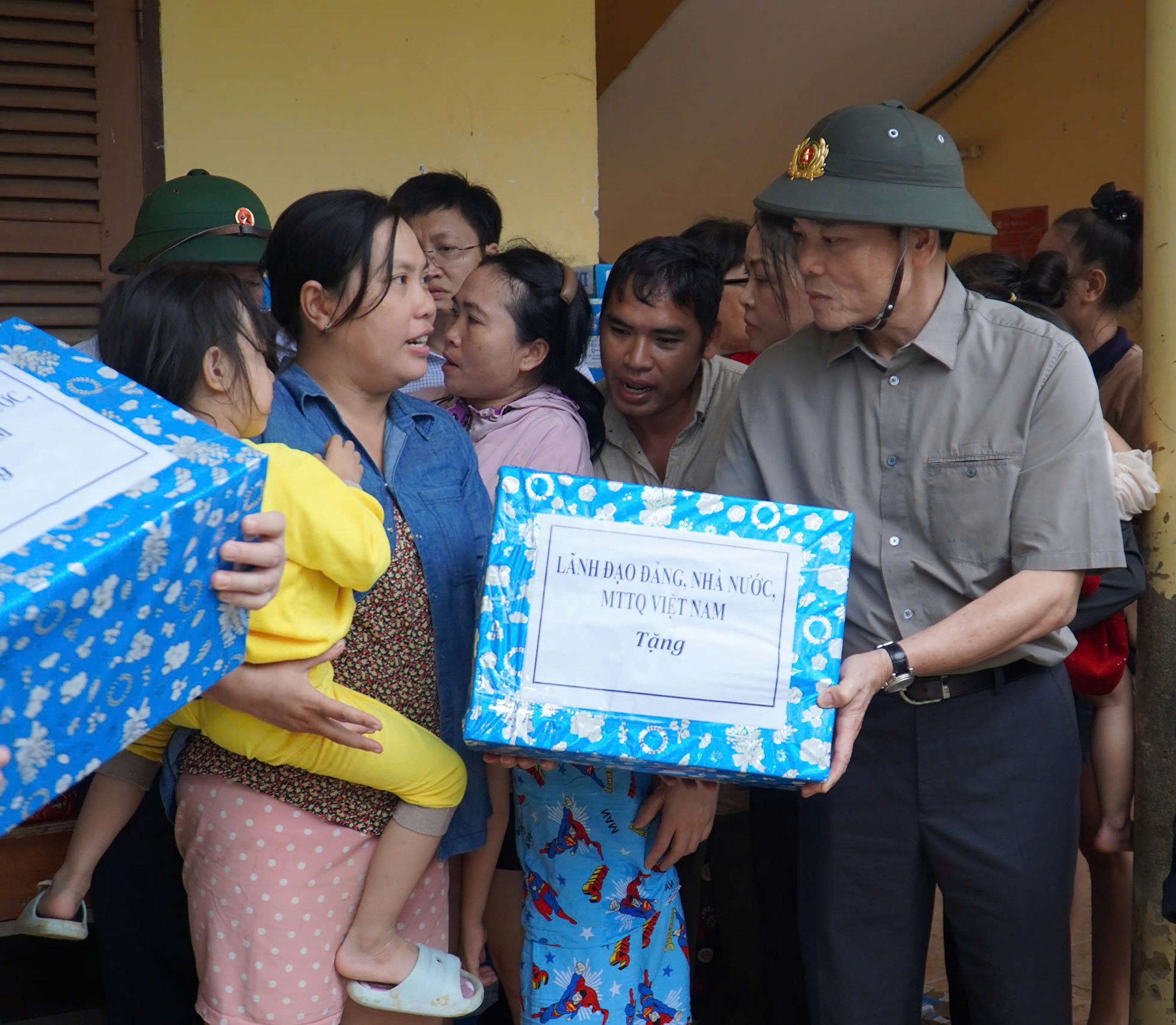 Thường trực Ban Bí thư Trần Cẩm Tú: Ưu tiên cao nhất là cứu người, không để dân đói- Ảnh 6.