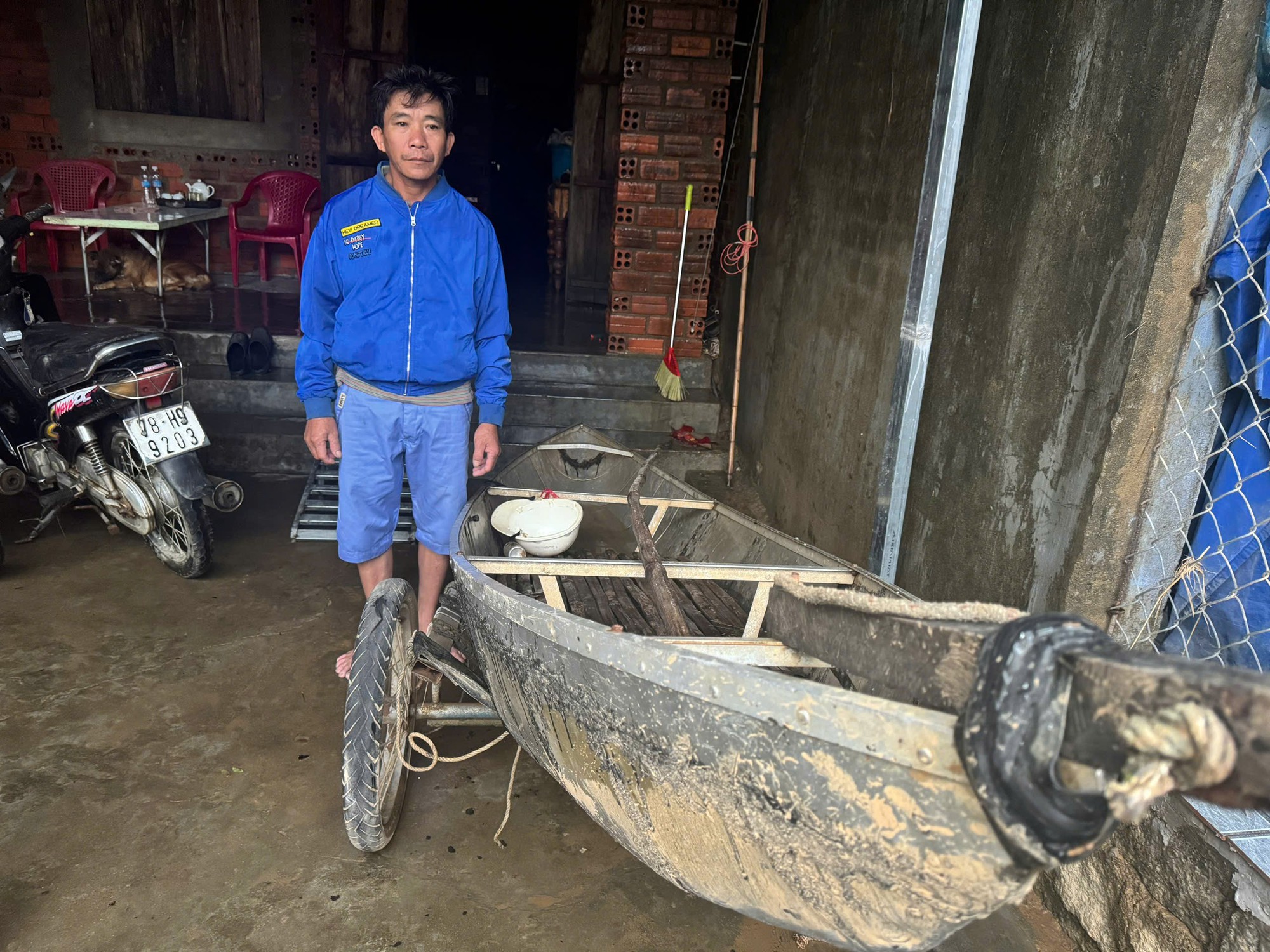 36 giờ sinh tử ở rốn lũ Hòa Thịnh: Cả làng leo mái nhà kêu cứu trong đêm- Ảnh 5.