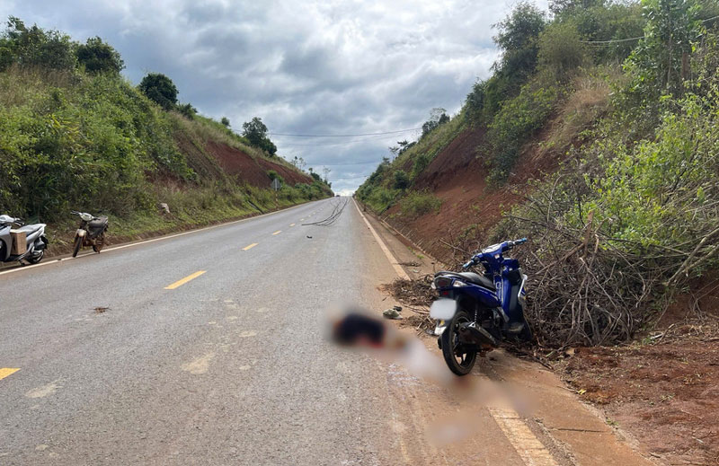 Hiện trường vụ tai nạn khiến ông B tử vong tại chỗ - Ảnh: Hoàng Nam.